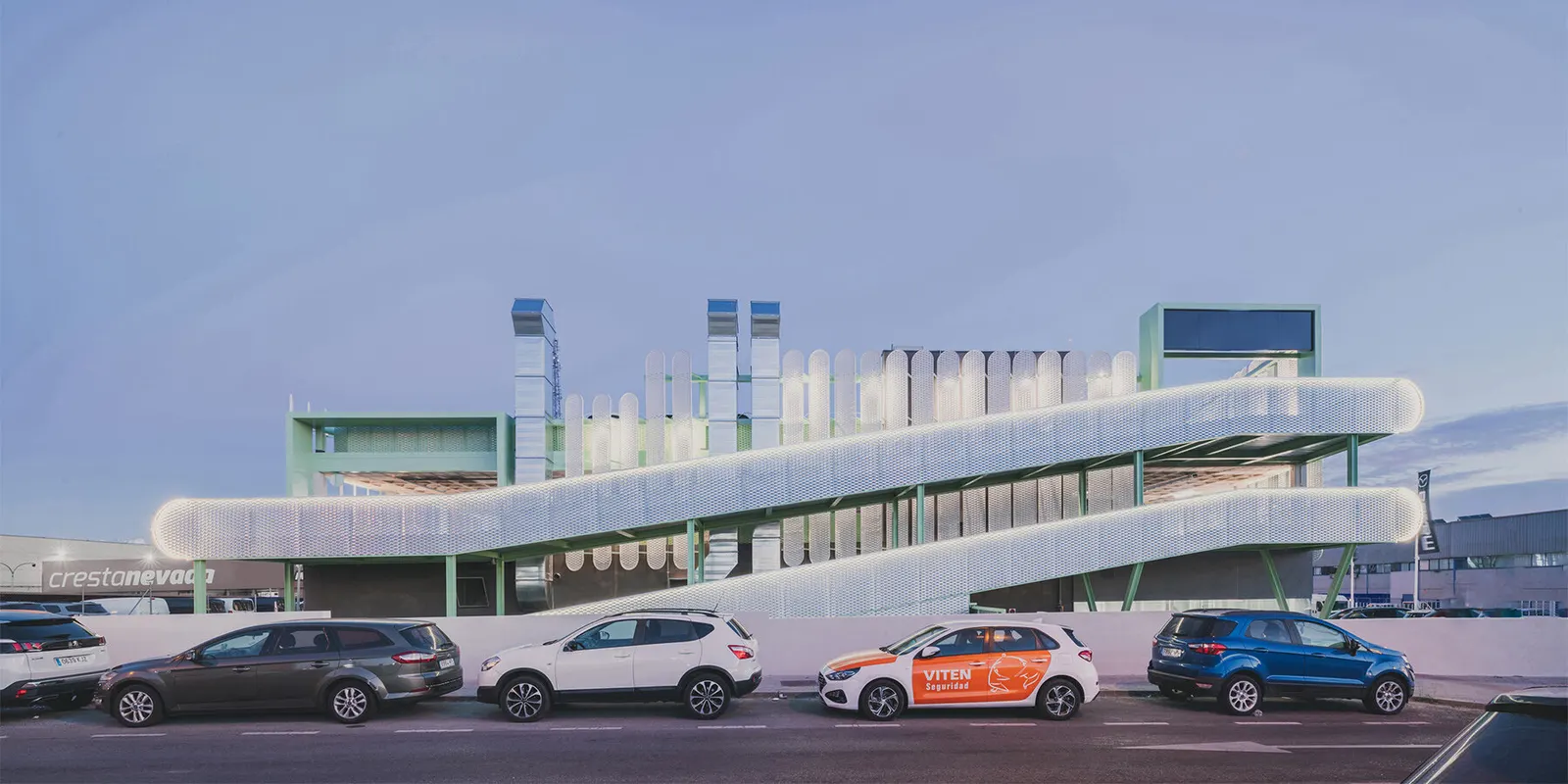 Leganés Auto Center: переосмысление заброшенной фабрики в автомобильный центр