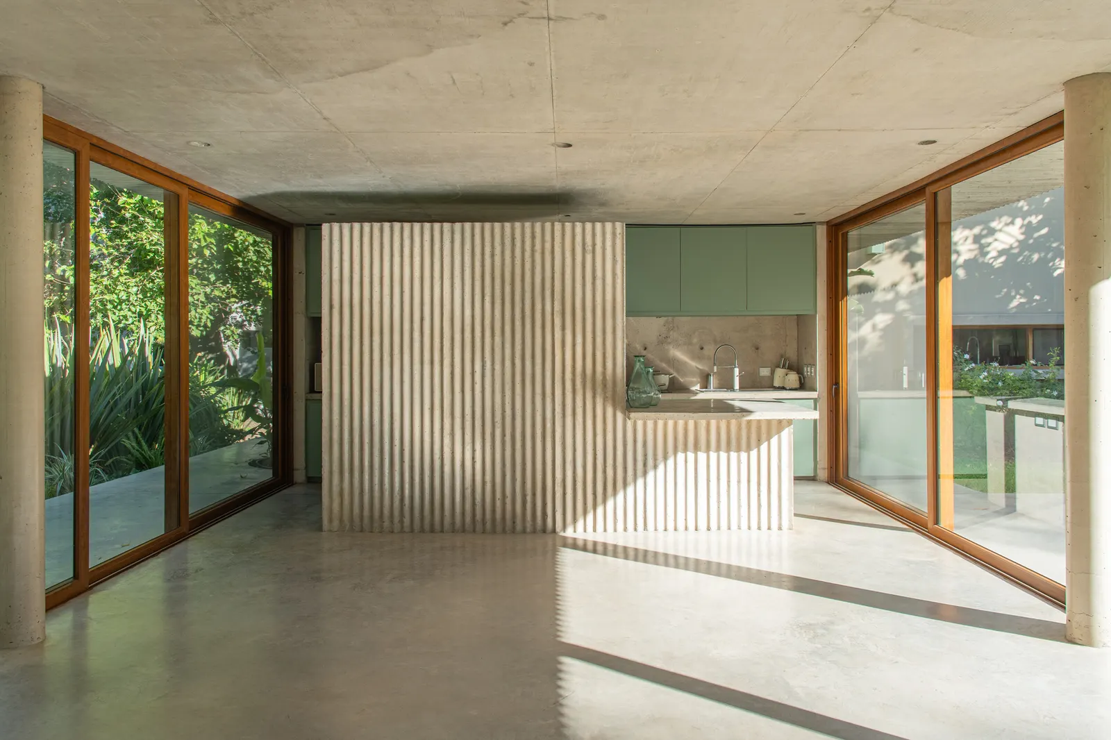 Leloir Studio Pavilion / FIR Estudio: павильон-расширение дома в Вилья-Удаондо