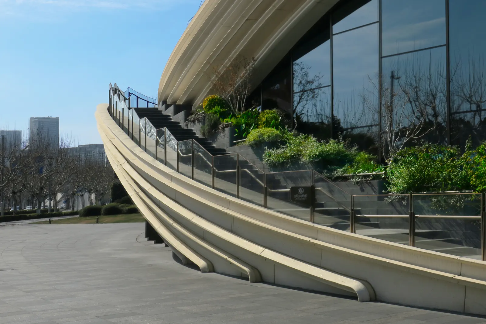 Paul Clemence снял West Bund Orbit Heatherwick Studio на набережной Хуанпу в Шанхае