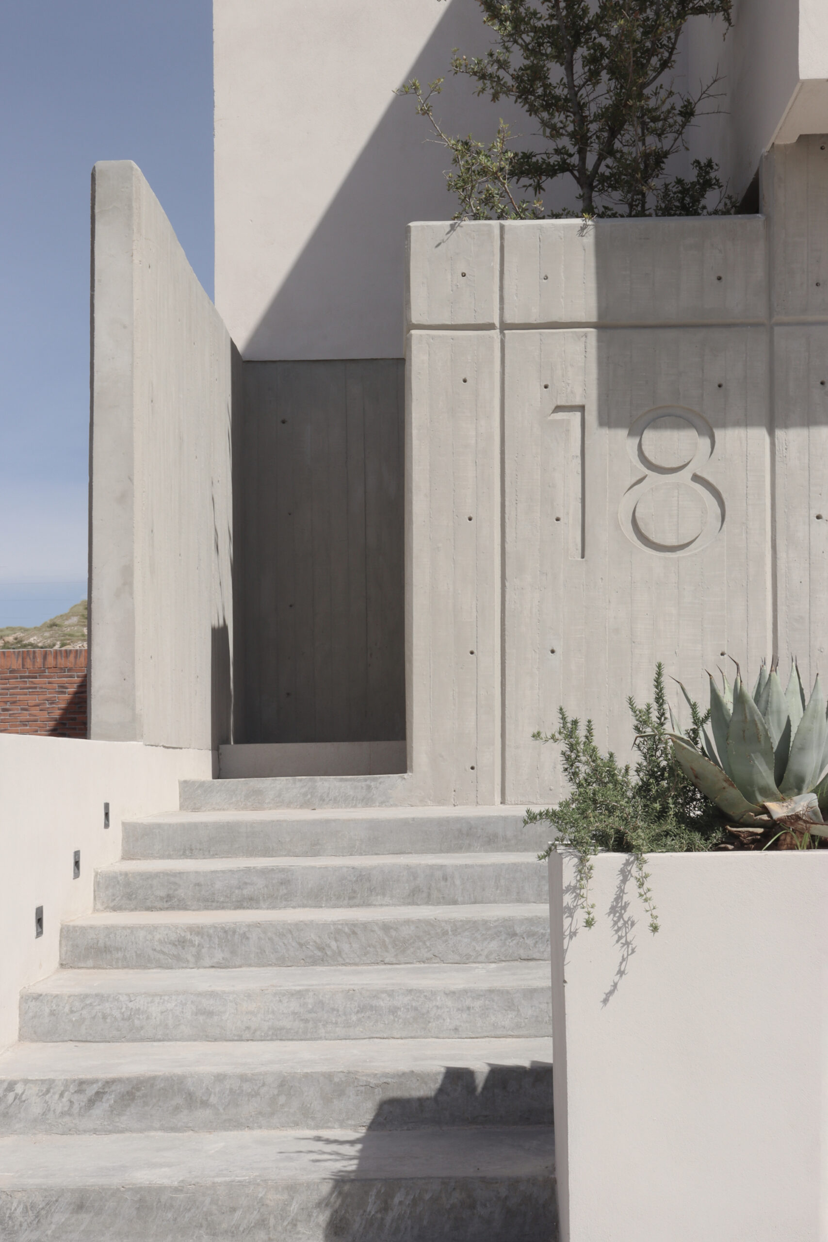 House dieciocho / Pereda Han Estudio