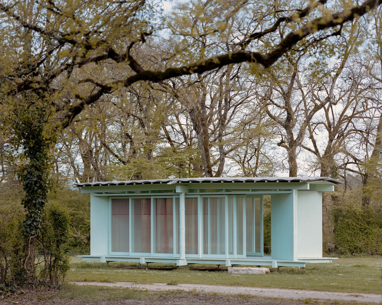 Pavillon of the Sliding Doors / Piertzovanis Toews