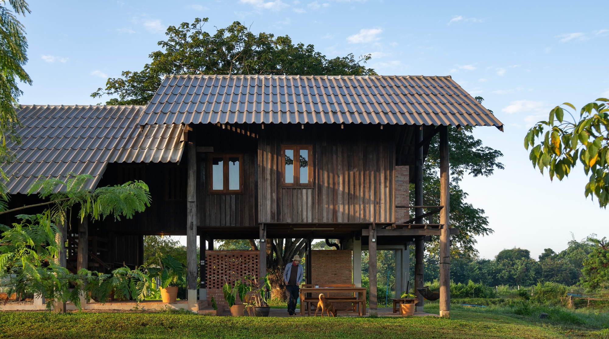 Raintree Lane Farm House / Yangnar Studio