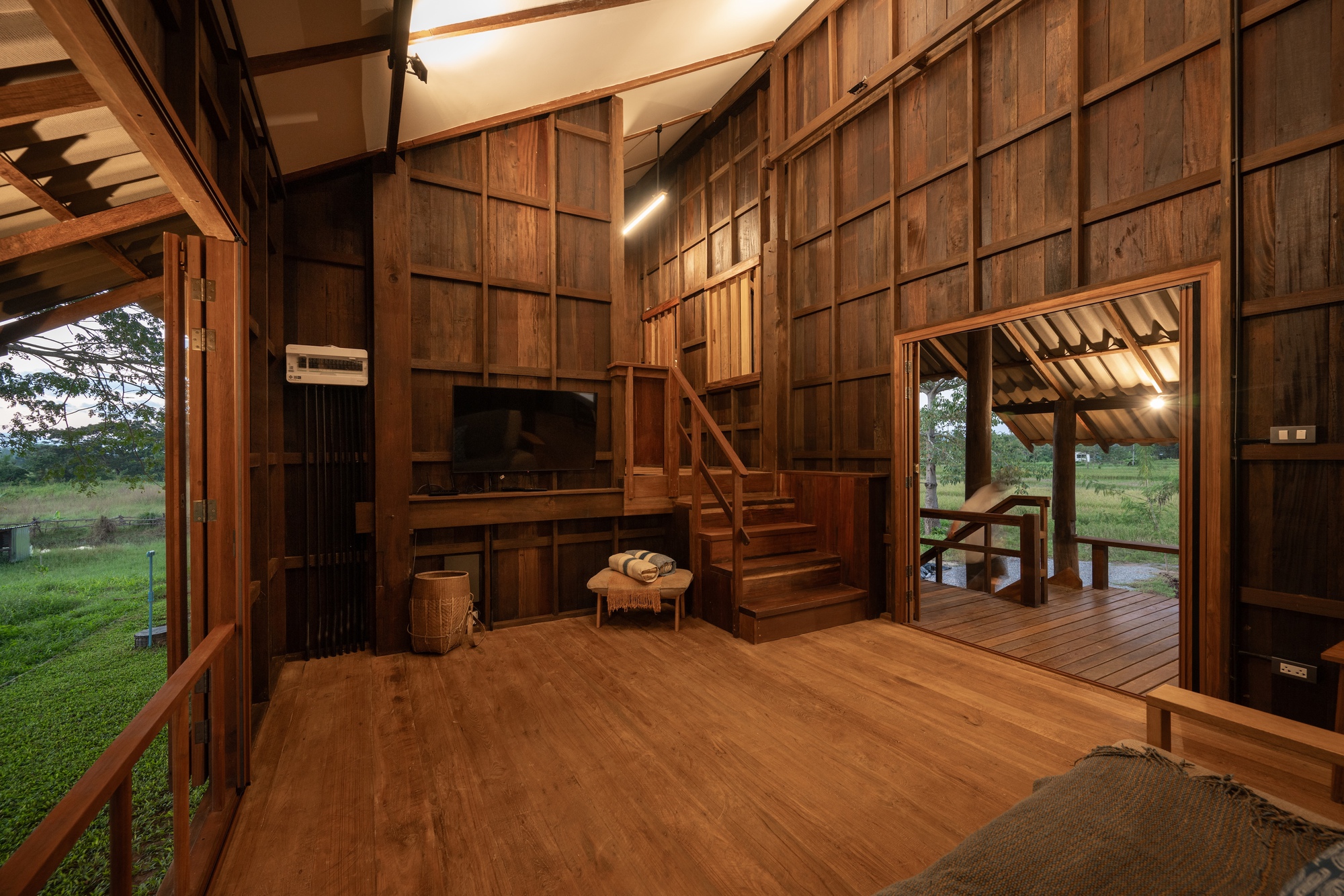 Raintree Lane Farm House / Yangnar Studio