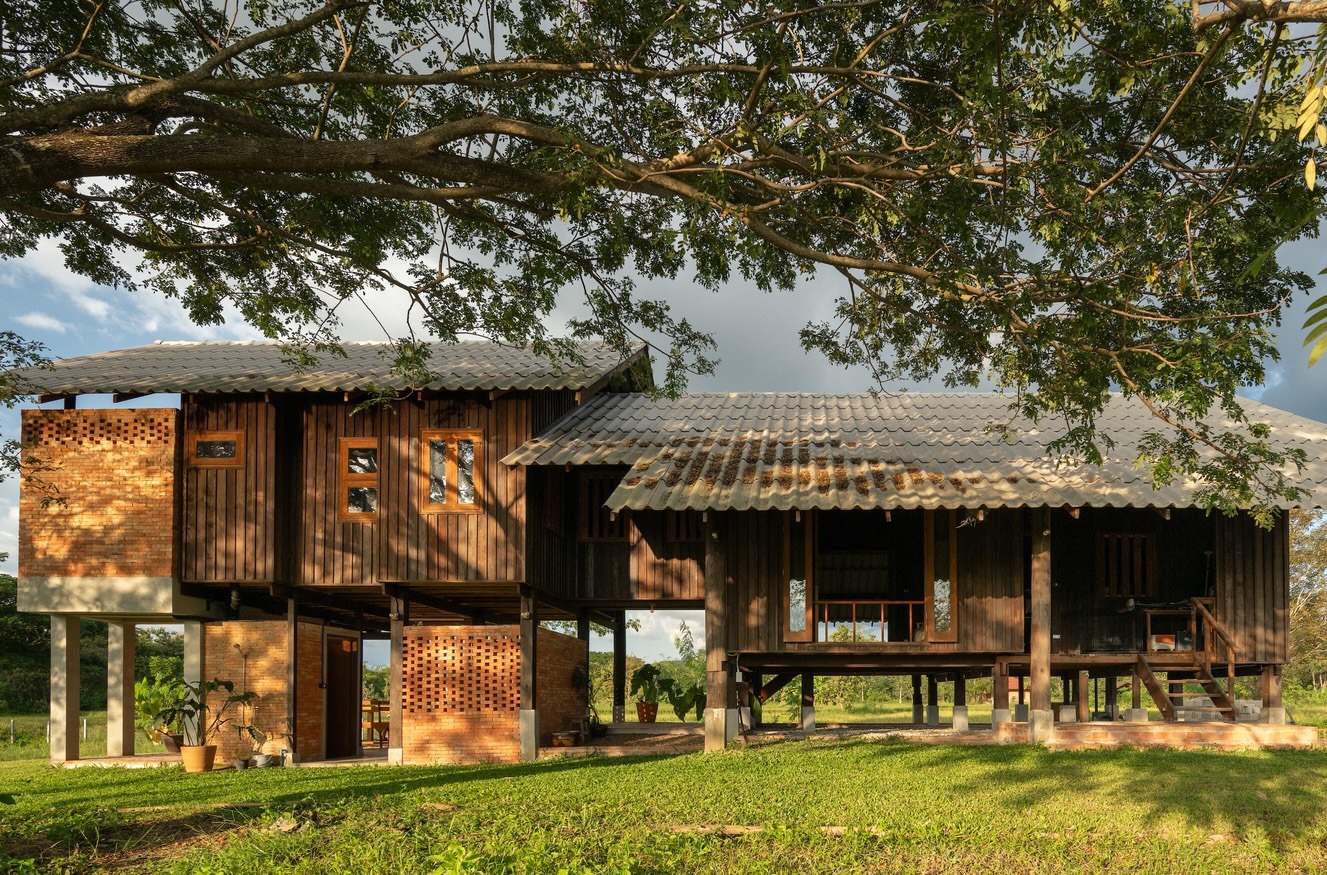 Raintree Lane Farm House / Yangnar Studio