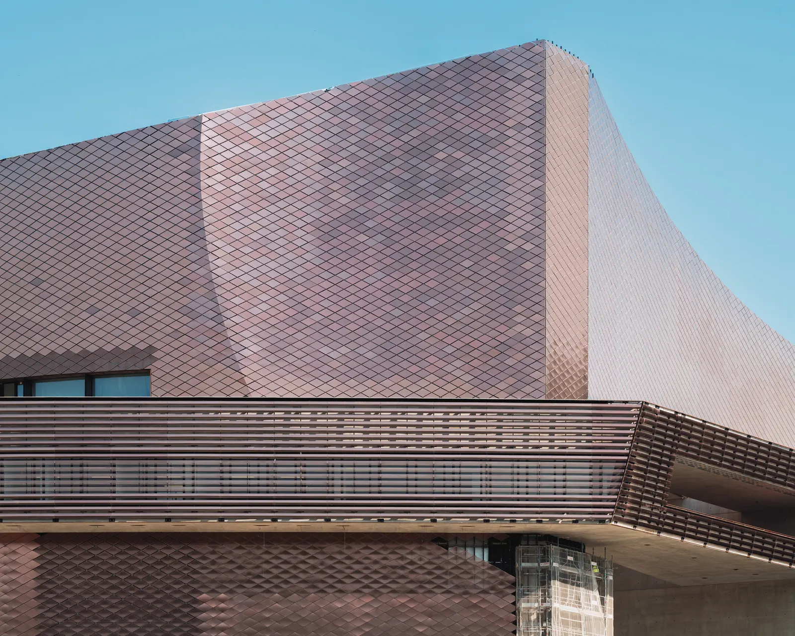 RCR Arquitectes спроектировали новую культурную институцию Large на острове Сеген