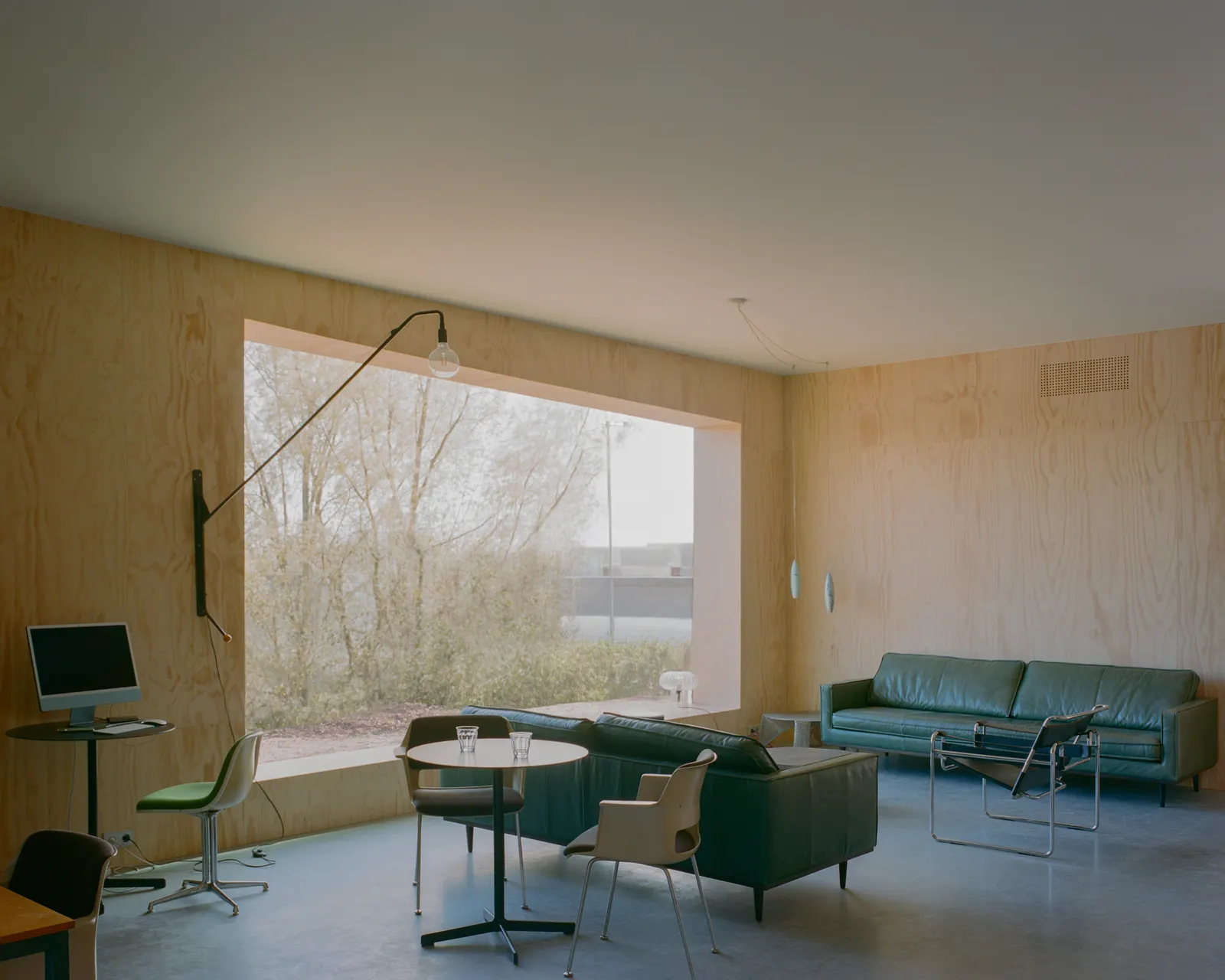 Showdepot DE.GROEN / Space Encounters