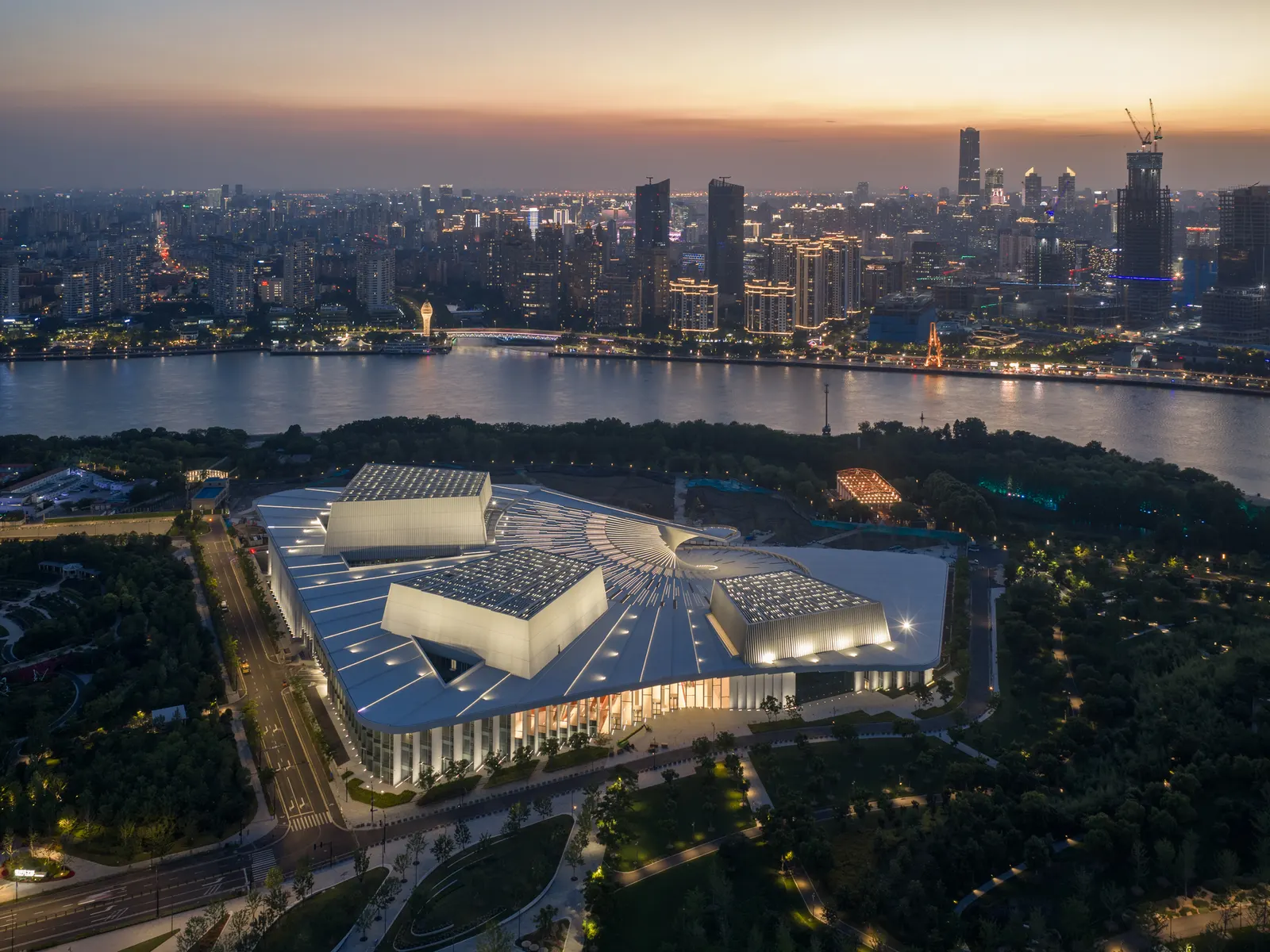 Shanghai Grand Opera House: проект Snøhetta выходит на финишную прямую
