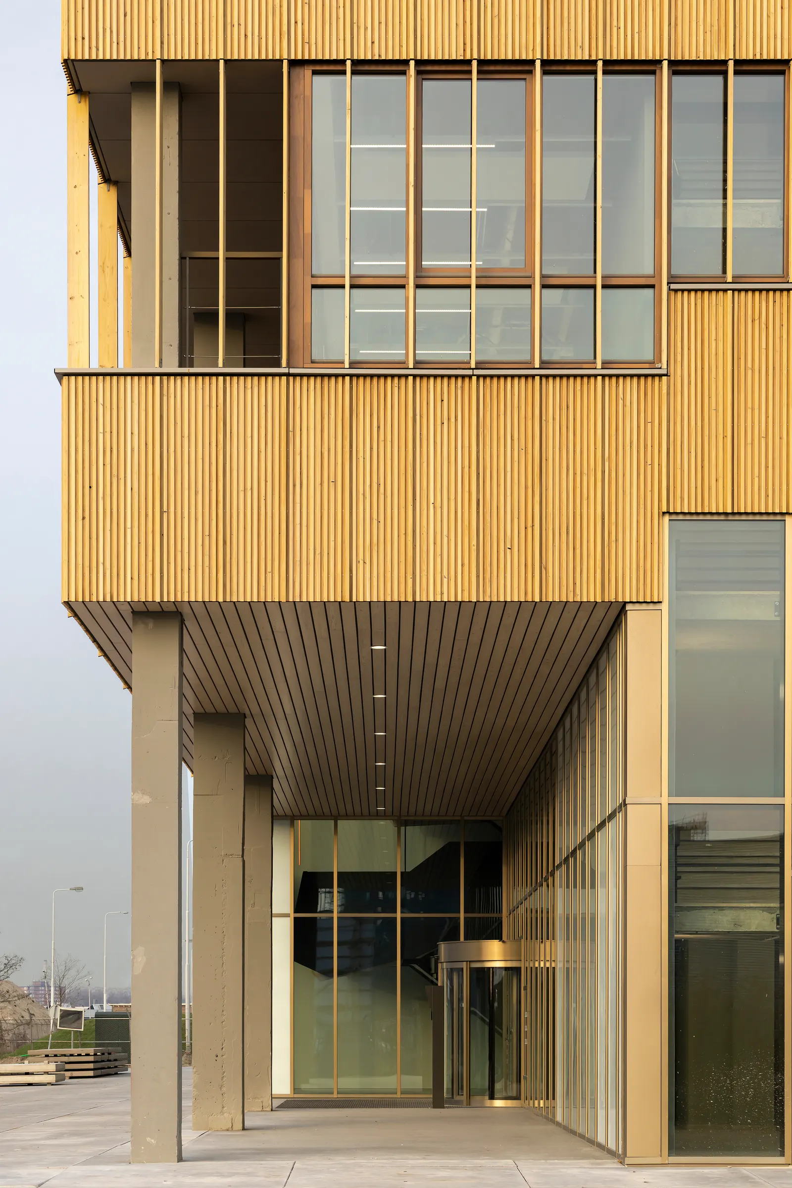 Ferro Offices / GROUP A — обновлённый индустриальный штаб-квартира в Роттердаме