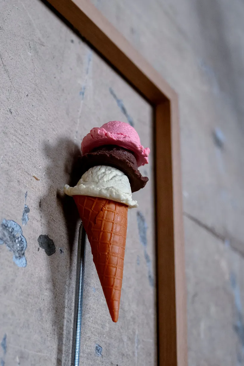 The 400-Year Ice Cream: ПВХ-скульптура Joll о времени потребления и материальном распаде