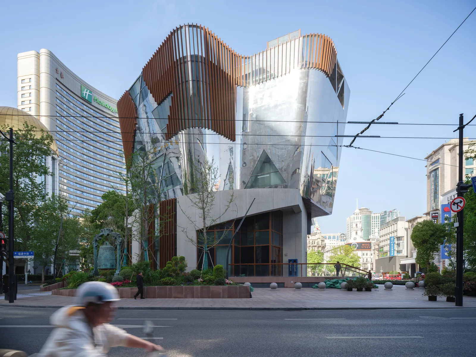 Преображение Century Square на Восточной Нанкинской улице в Шанхае / EMBT + TJAD