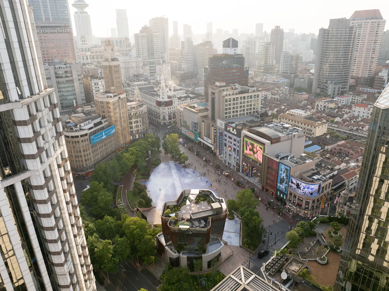 Преображение Century Square на Восточной Нанкинской улице в Шанхае / EMBT + TJAD