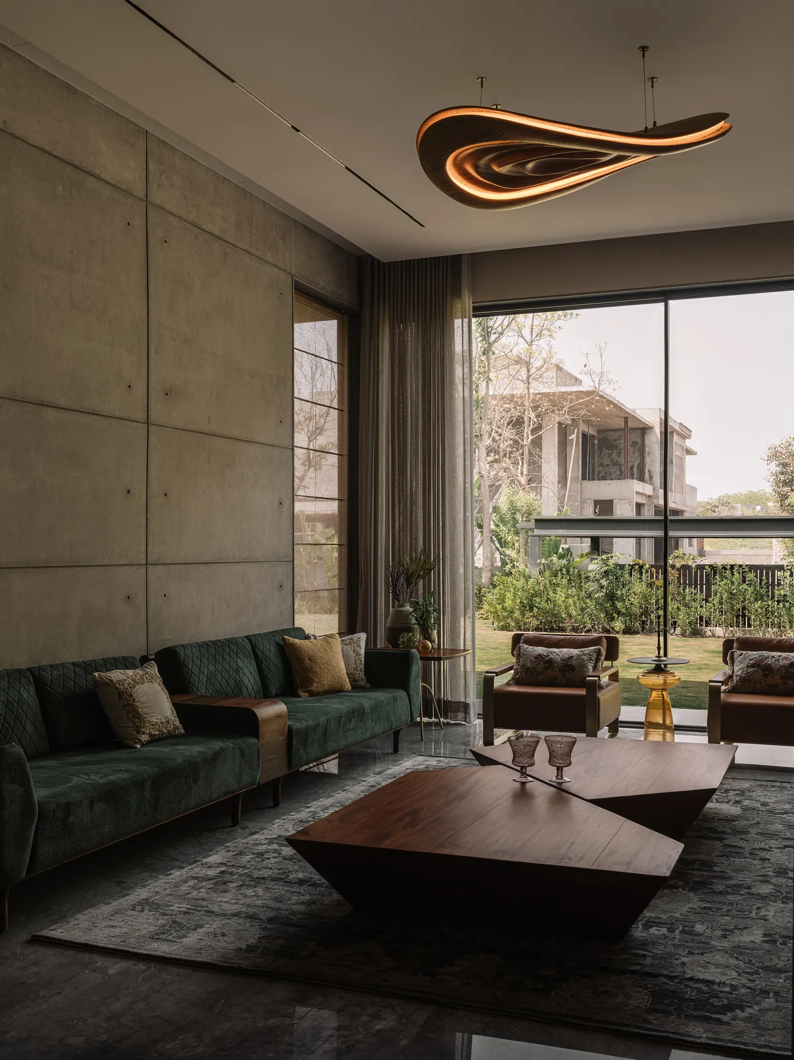Дом Green Court в Ахмедабаде / andblack design studio