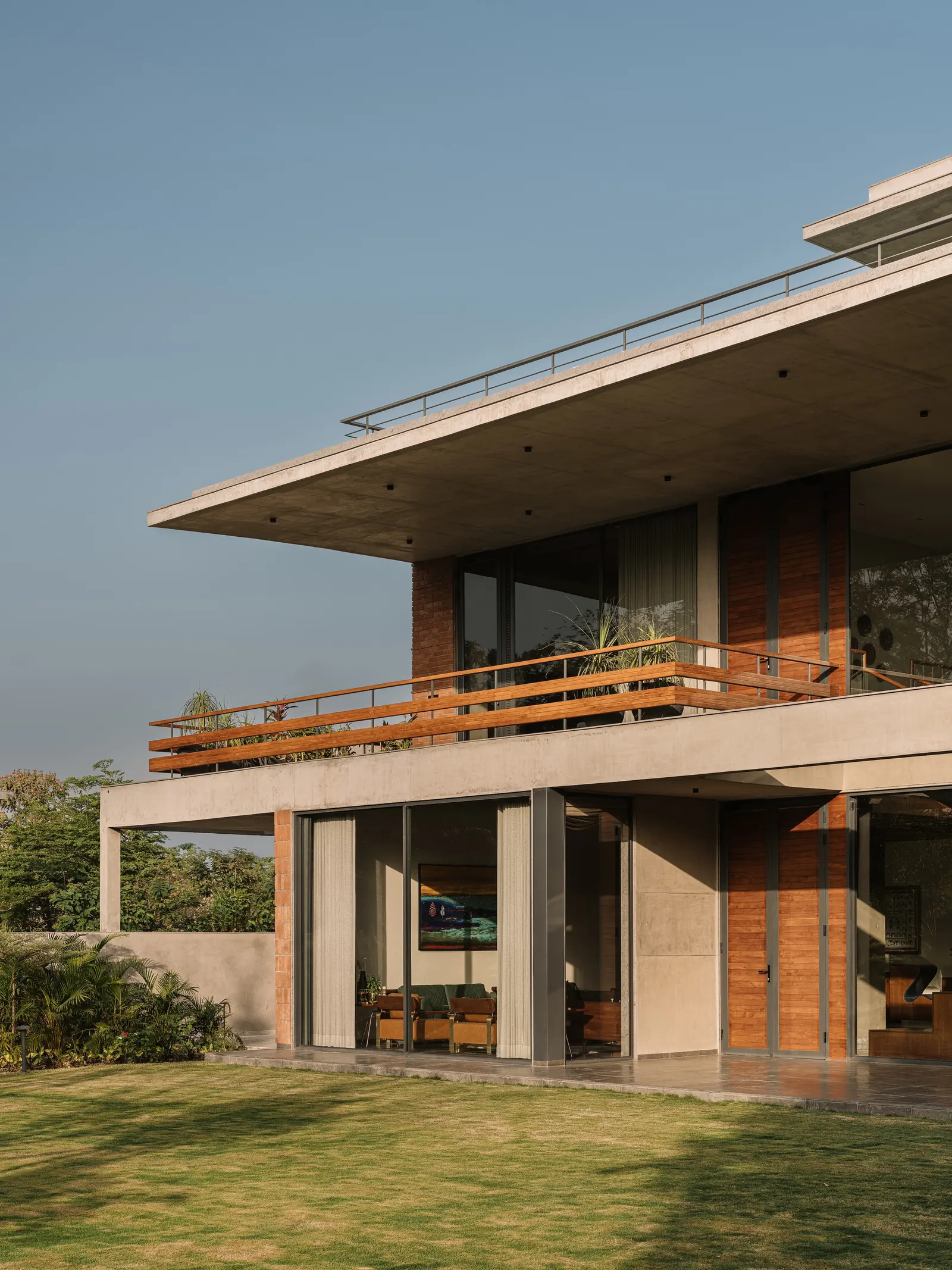 Дом Green Court в Ахмедабаде / andblack design studio
