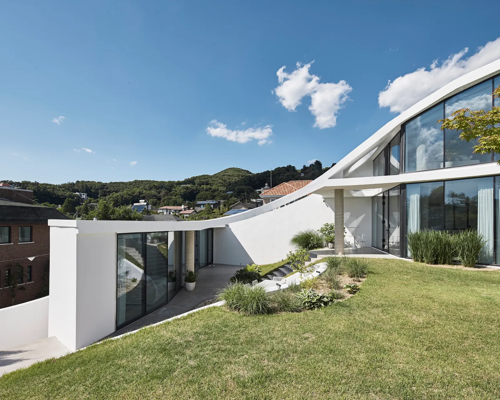 The Orb House / Chiasmus Partners