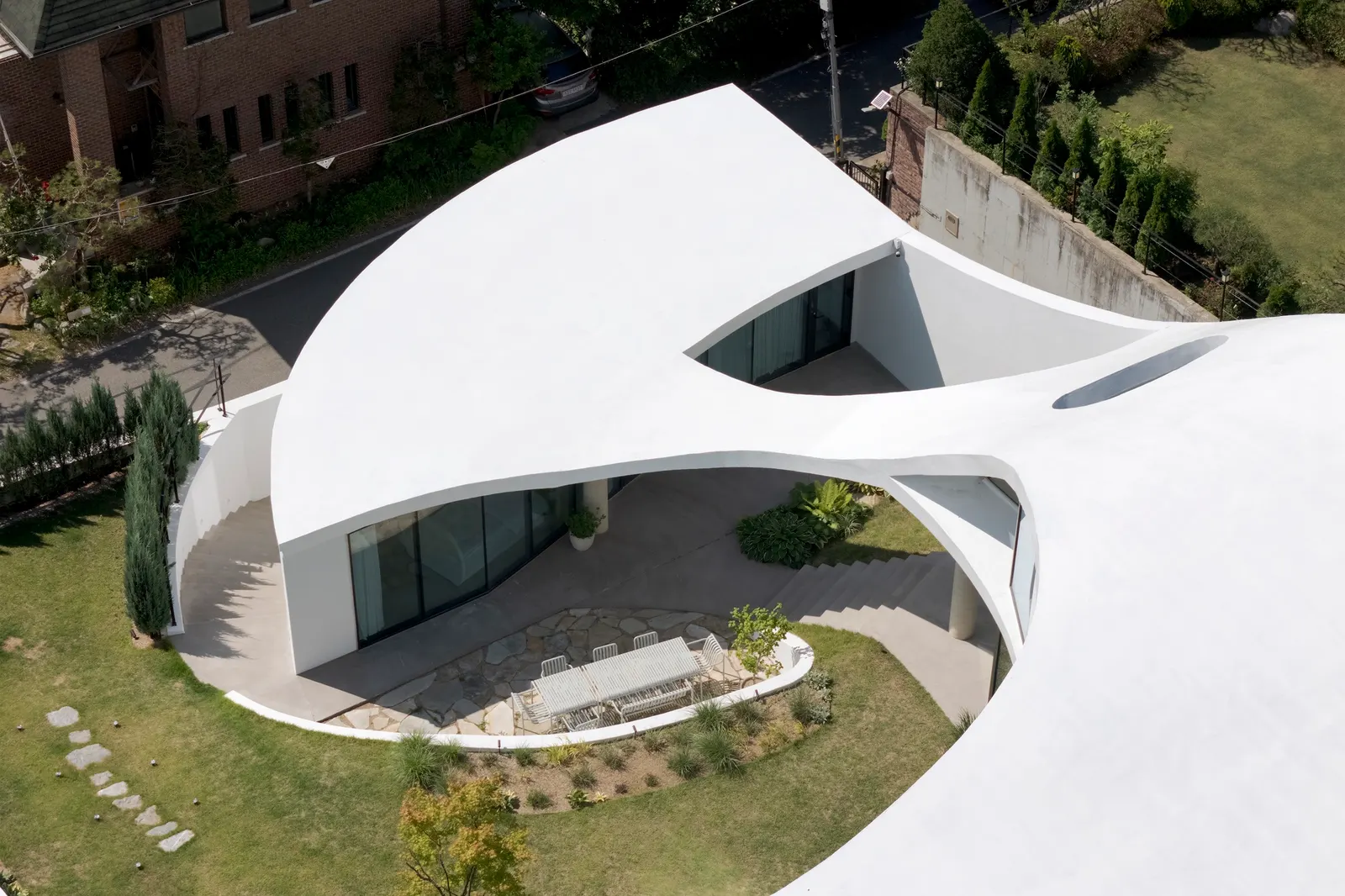 The Orb House / Chiasmus Partners
