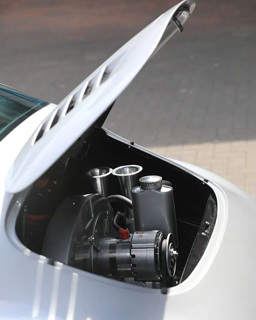 Thornley Kelham вручную формирует кузов Porsche 356 European SL из алюминия за более чем 2000 часов