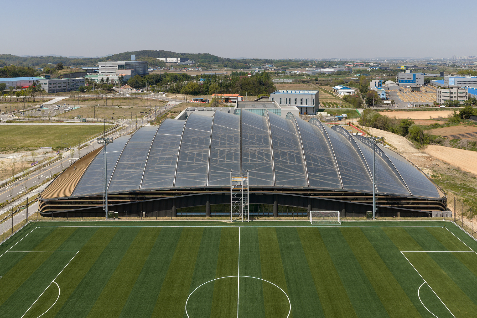 Обзор недели в архитектуре: конгресс UIA 2026, новые планы и инструмент Henning Larsen