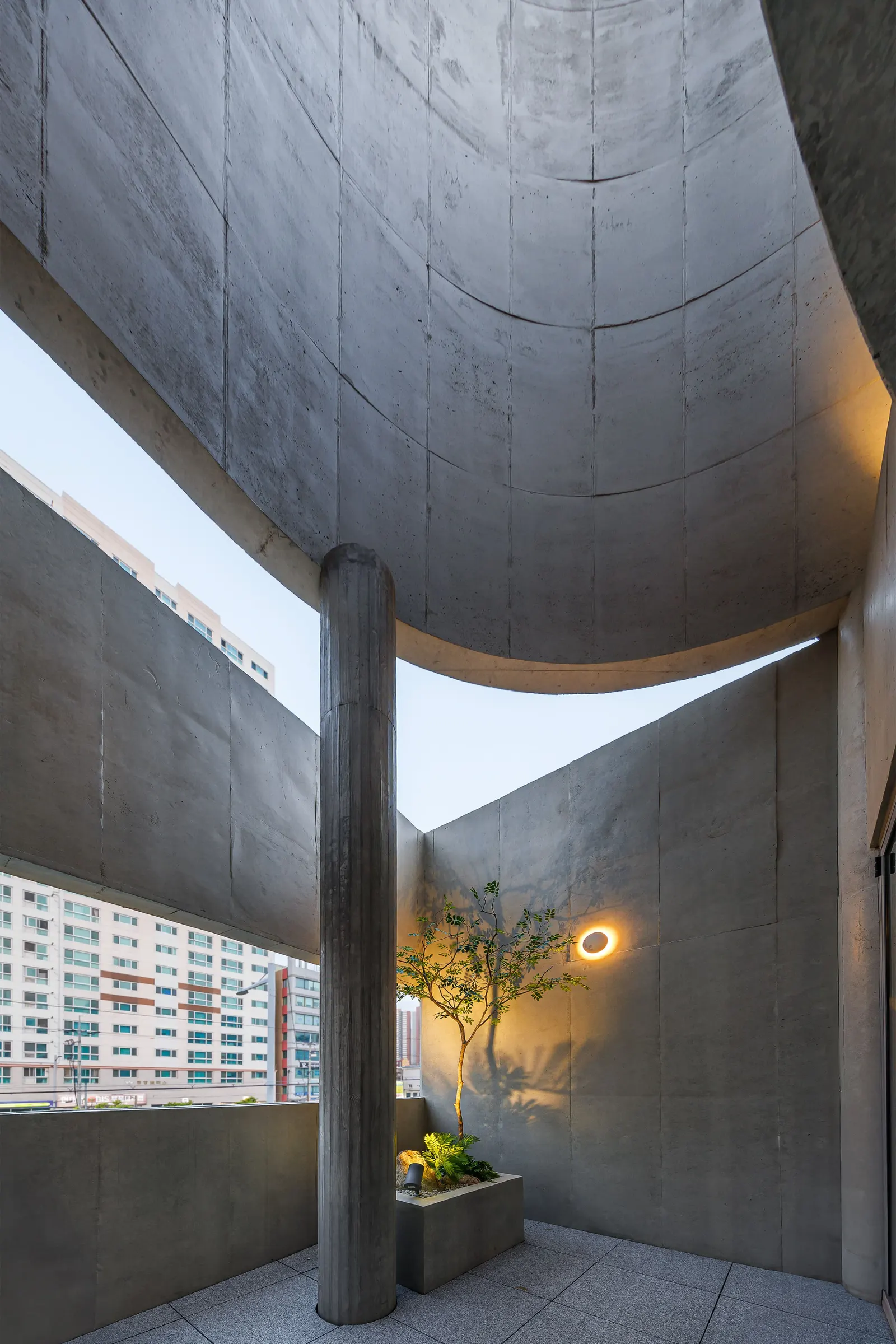 Urban Egg — многофункциональный объект в Пусане от U.GA Architects