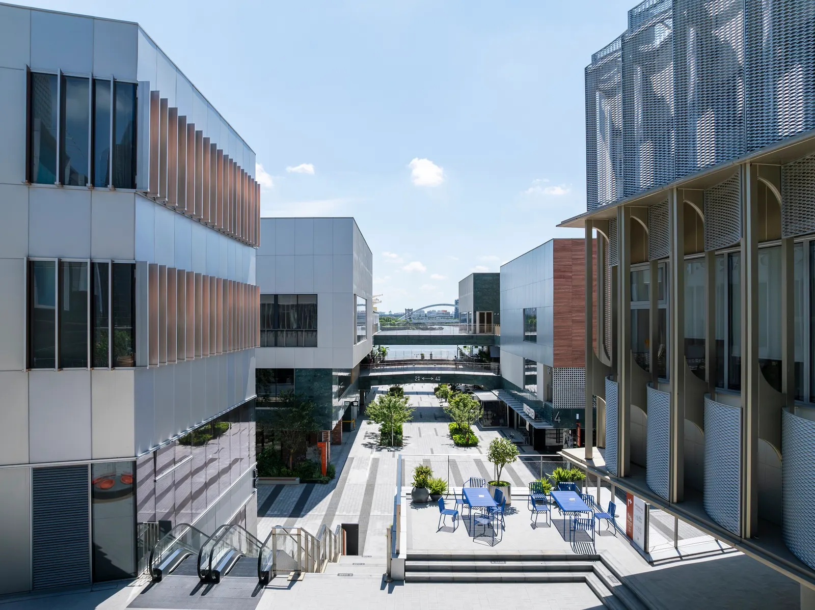 West Bund Dream Center BLDG1+BLDG3 / HCCH Studio