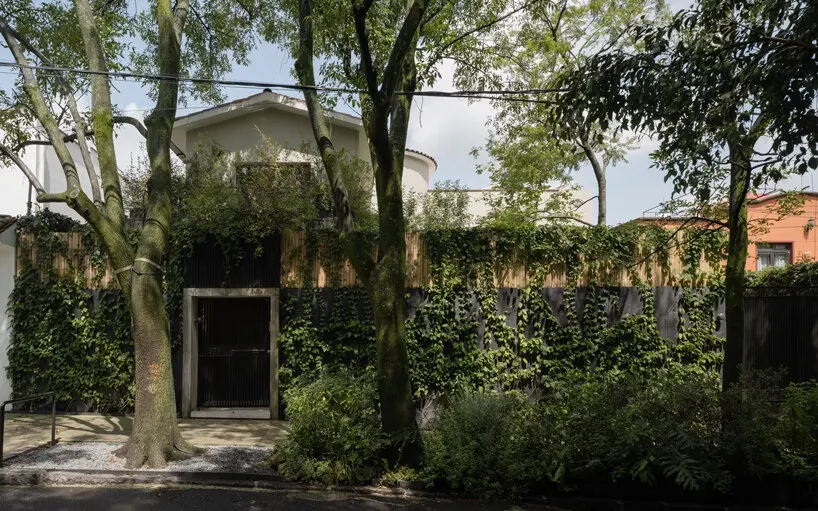 Casa Kiki: реконструкция дома 1937 года с розовой башней в Мехико