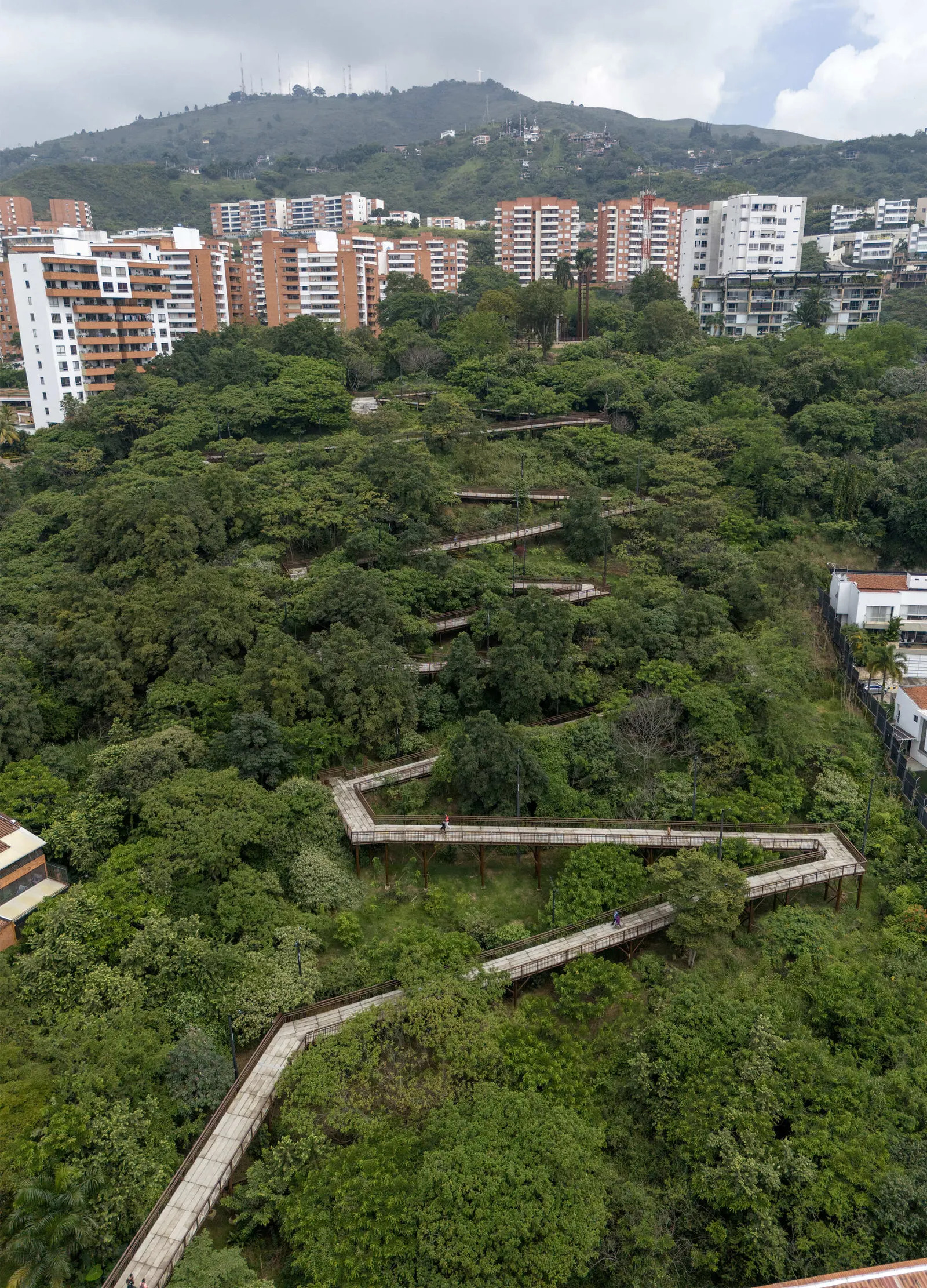 Cali Foothills Integral Corridor / Edward Conde Serna Arquitectos