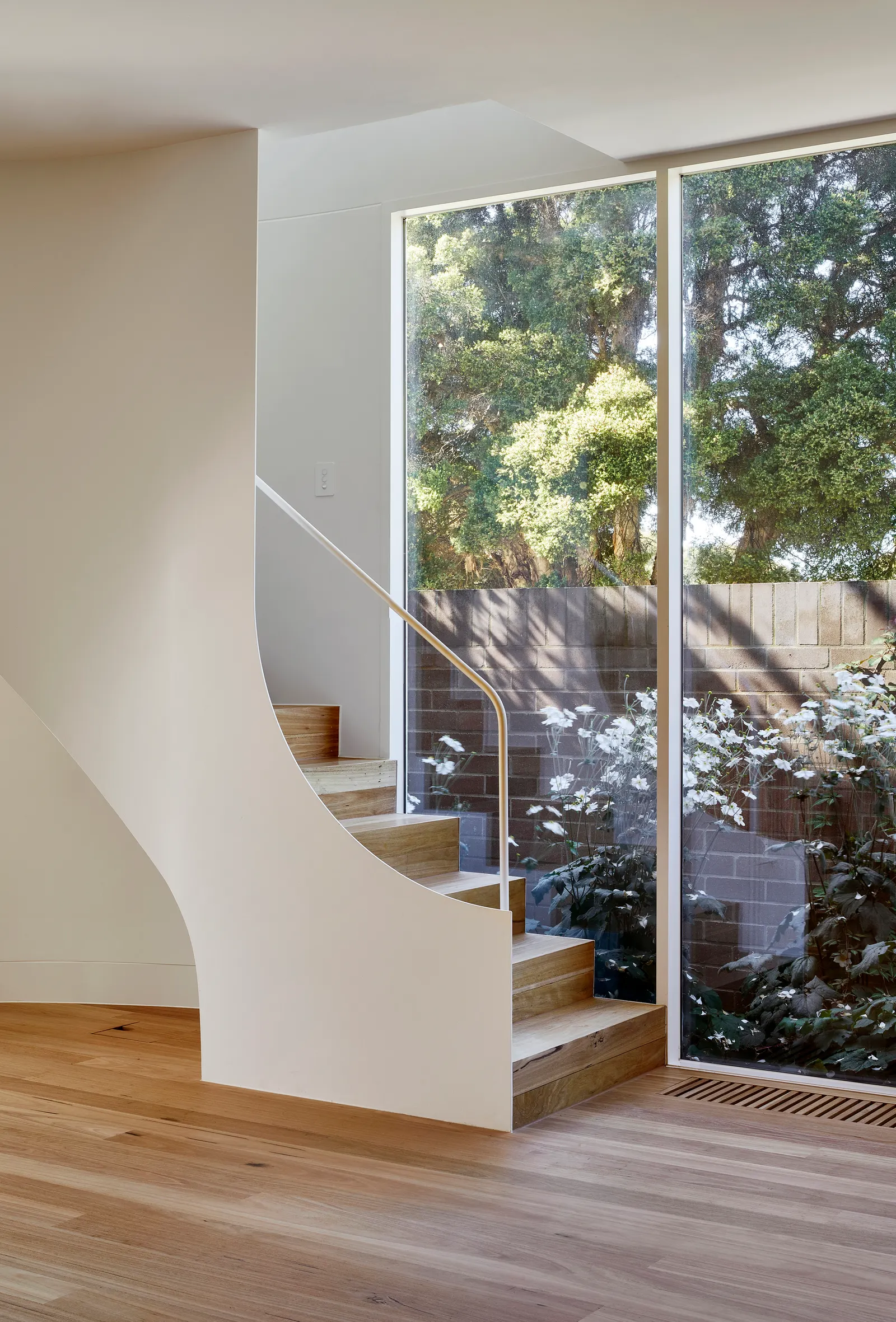 Fringe Dweller Residence / Mihaly Slocombe — скульптурное расширение дома в Clifton Hill