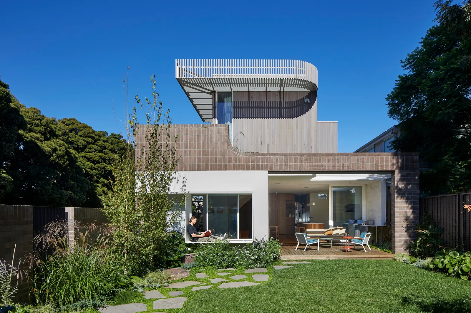 Fringe Dweller Residence / Mihaly Slocombe — скульптурное расширение дома в Clifton Hill