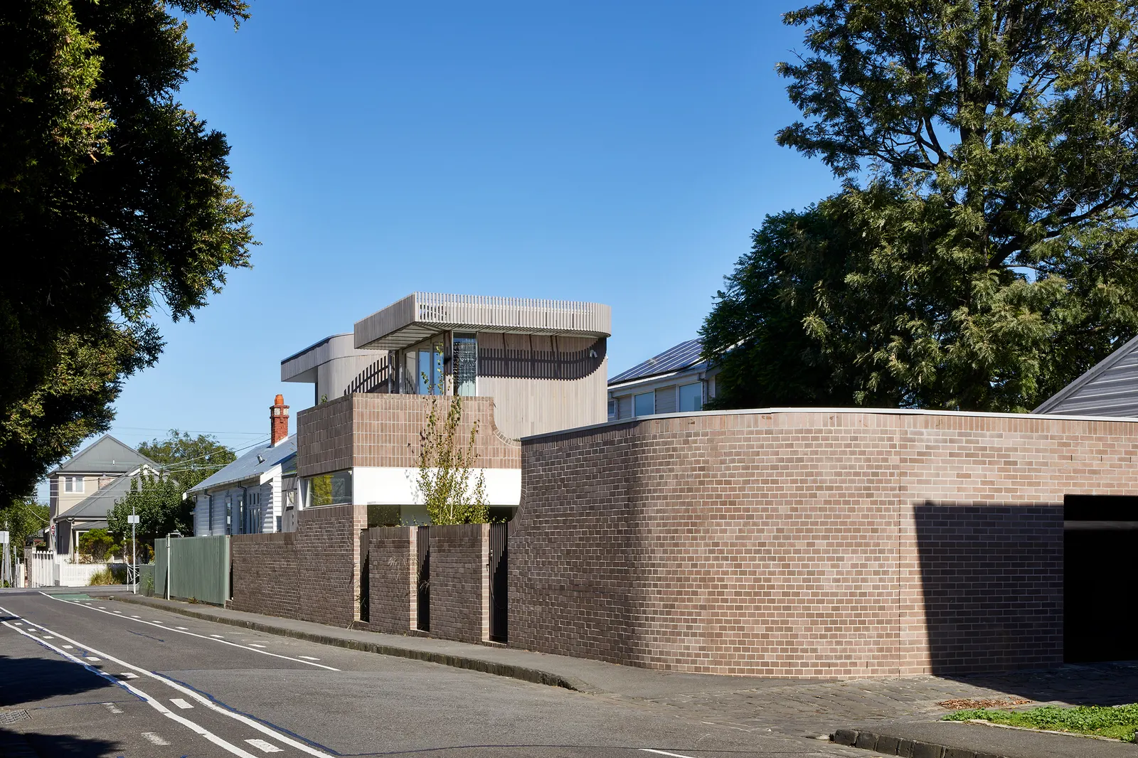 Fringe Dweller Residence / Mihaly Slocombe — скульптурное расширение дома в Clifton Hill