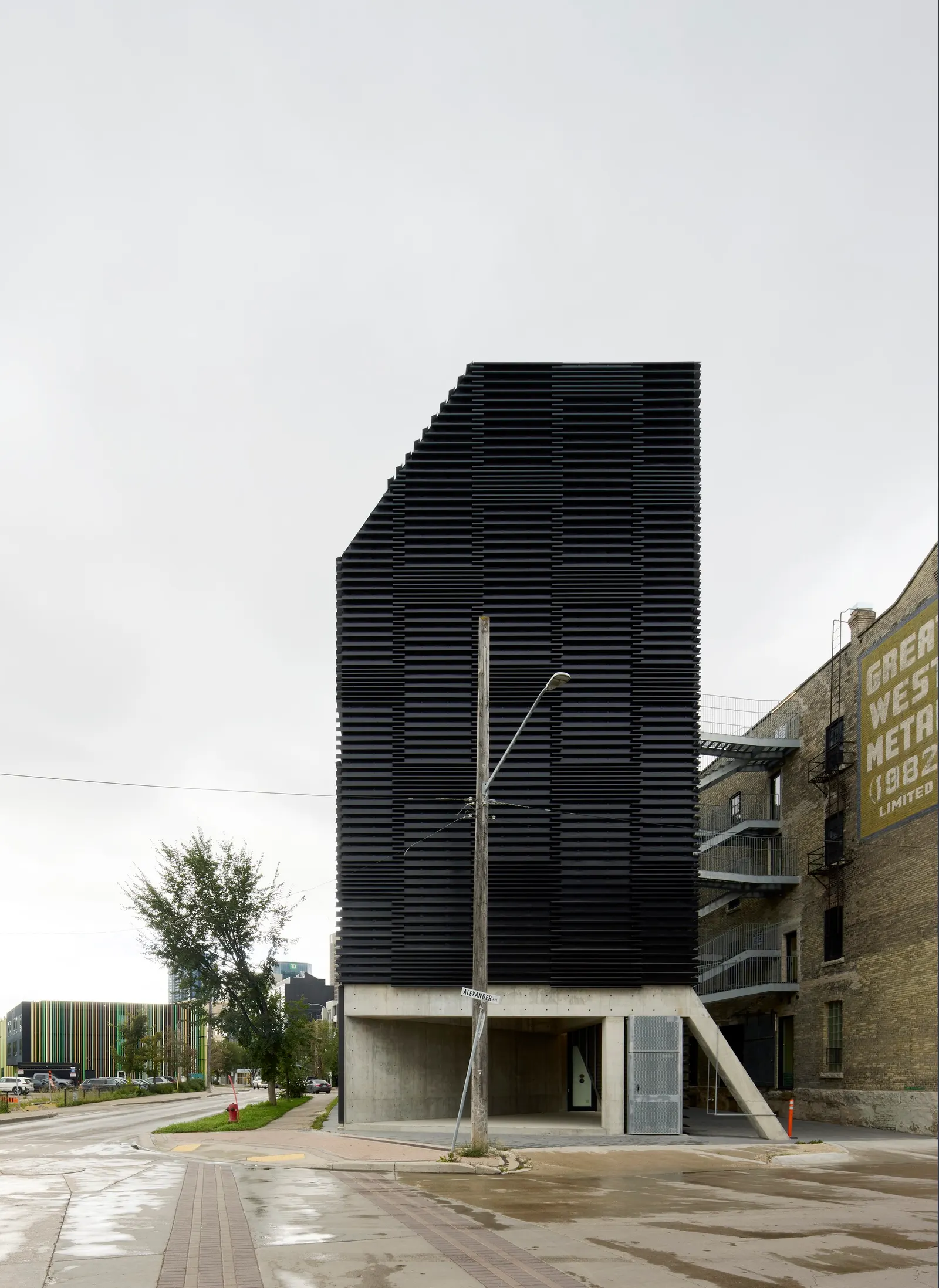 90/100 Mixed Use Project / 5468796 Architecture