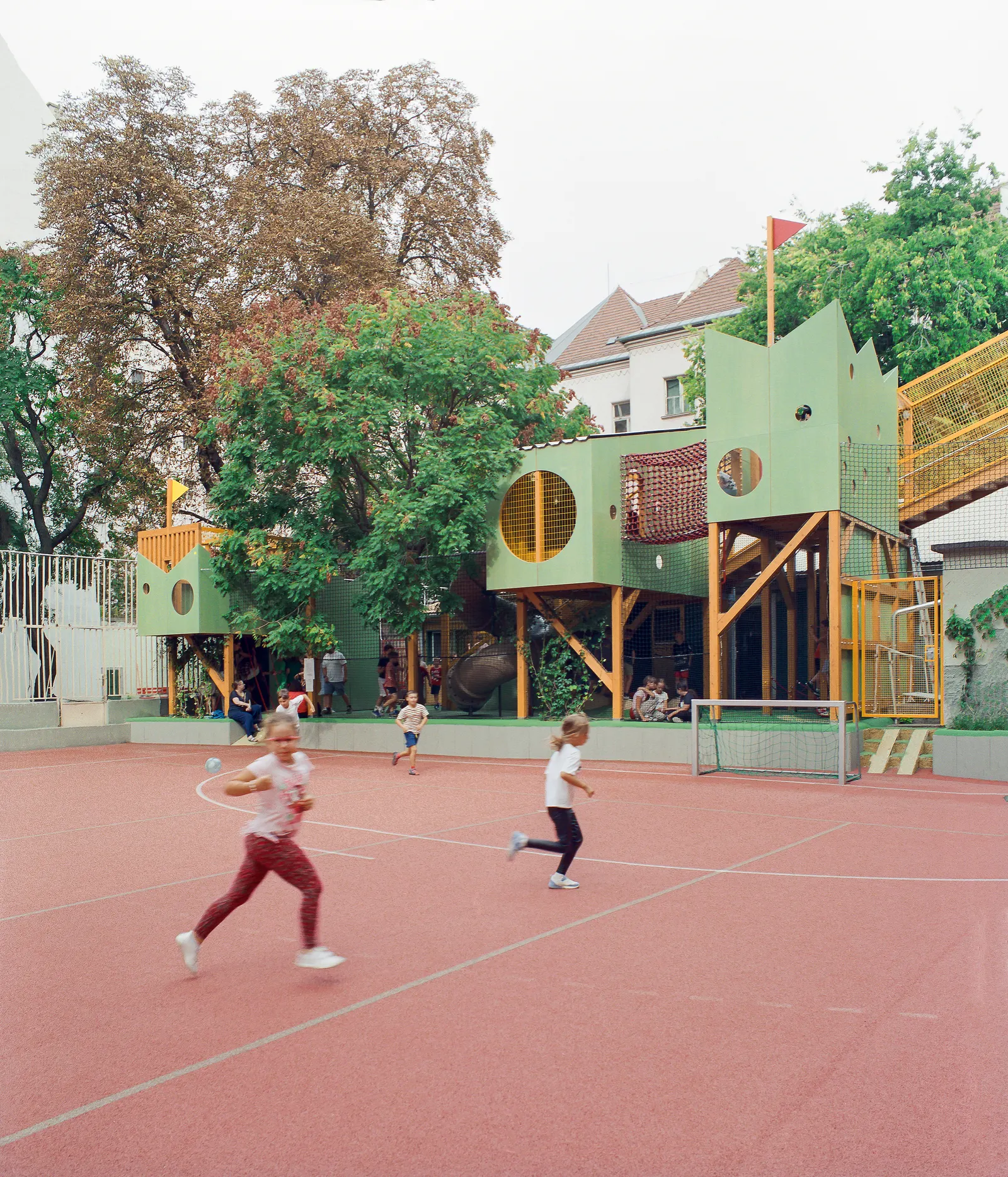 The Vertical Playgarden / Studio KRAFT
