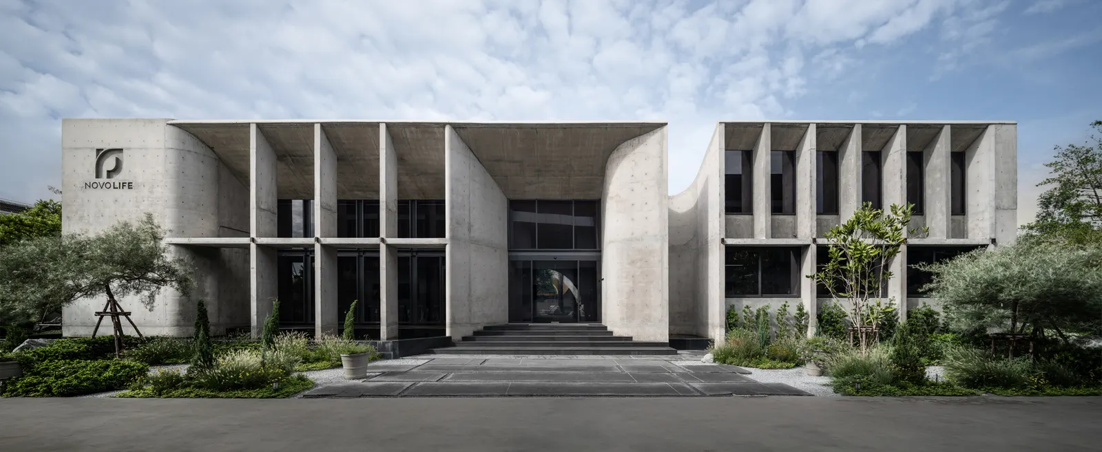Novolife Headquarters Office / Studio Krubka