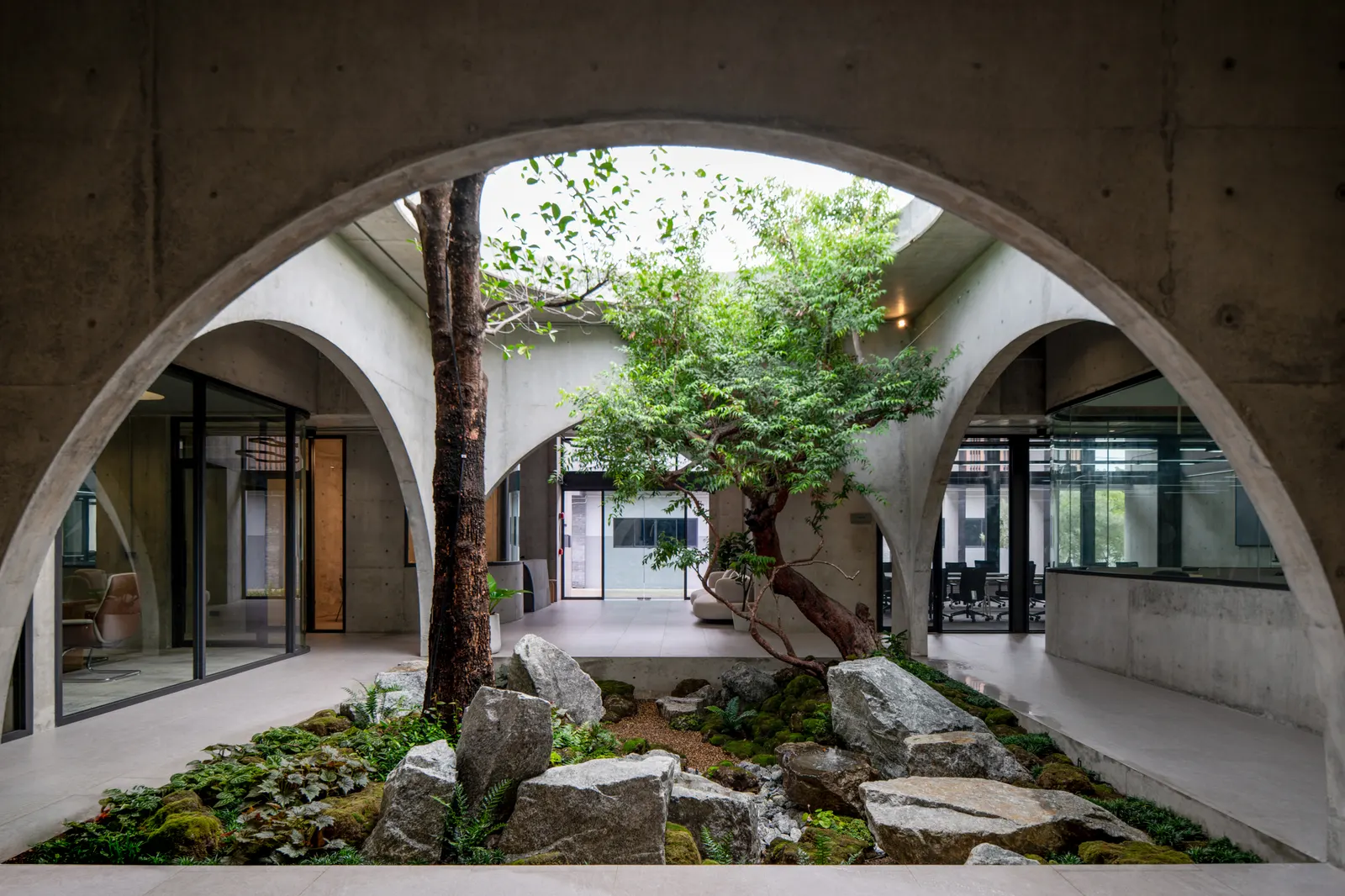 Novolife Headquarters Office / Studio Krubka
