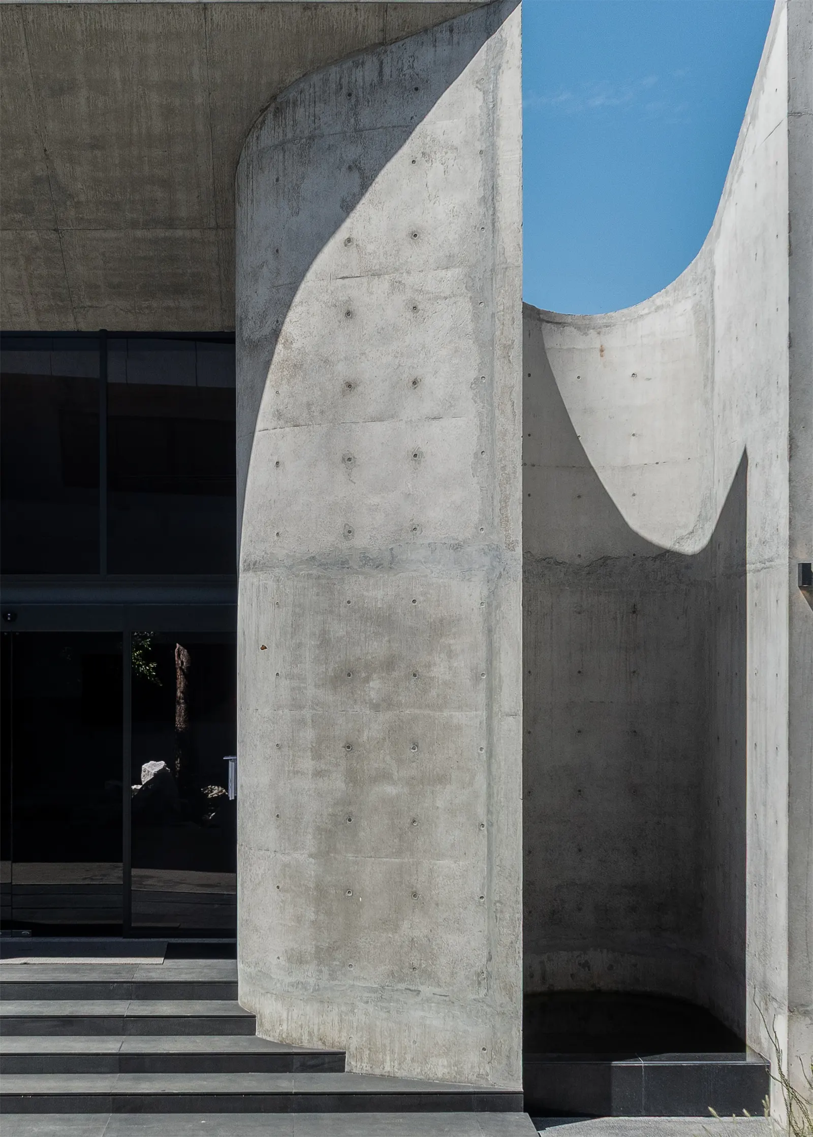 Novolife Headquarters Office / Studio Krubka