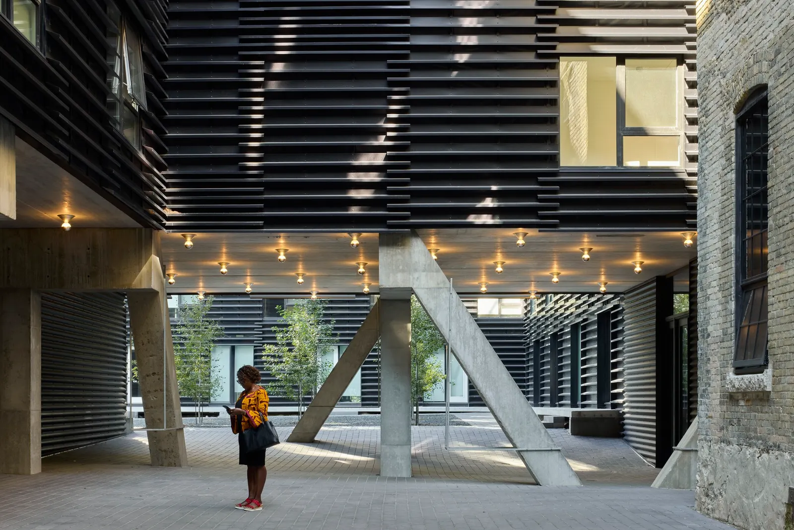 90/100 Mixed Use Project / 5468796 Architecture