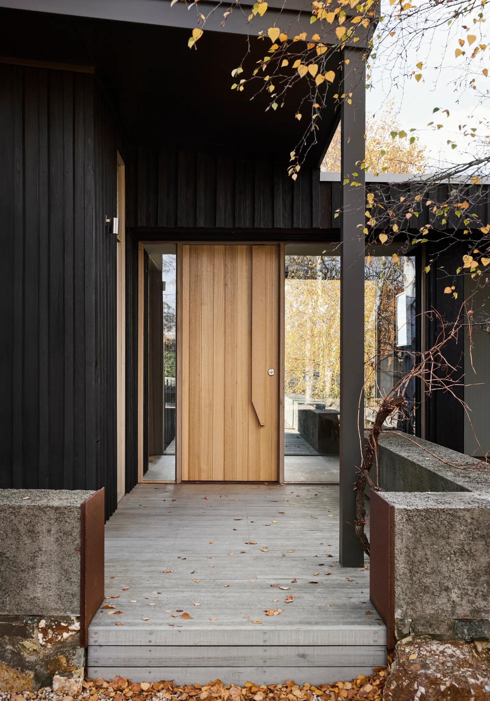 The Plinth House 2 / Luke Stanley Architects