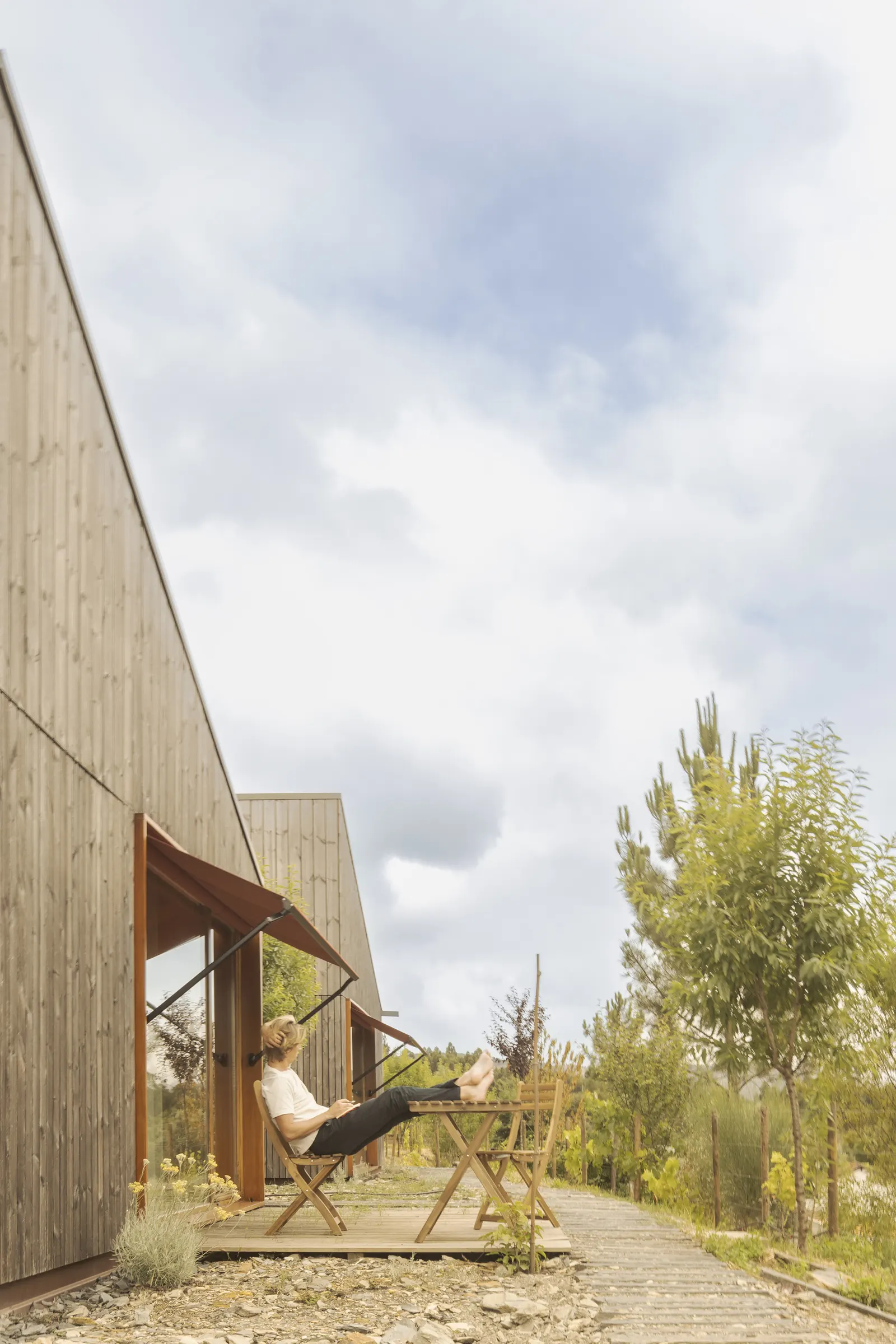 House Over the Hills / Diogo Aguiar Studio
