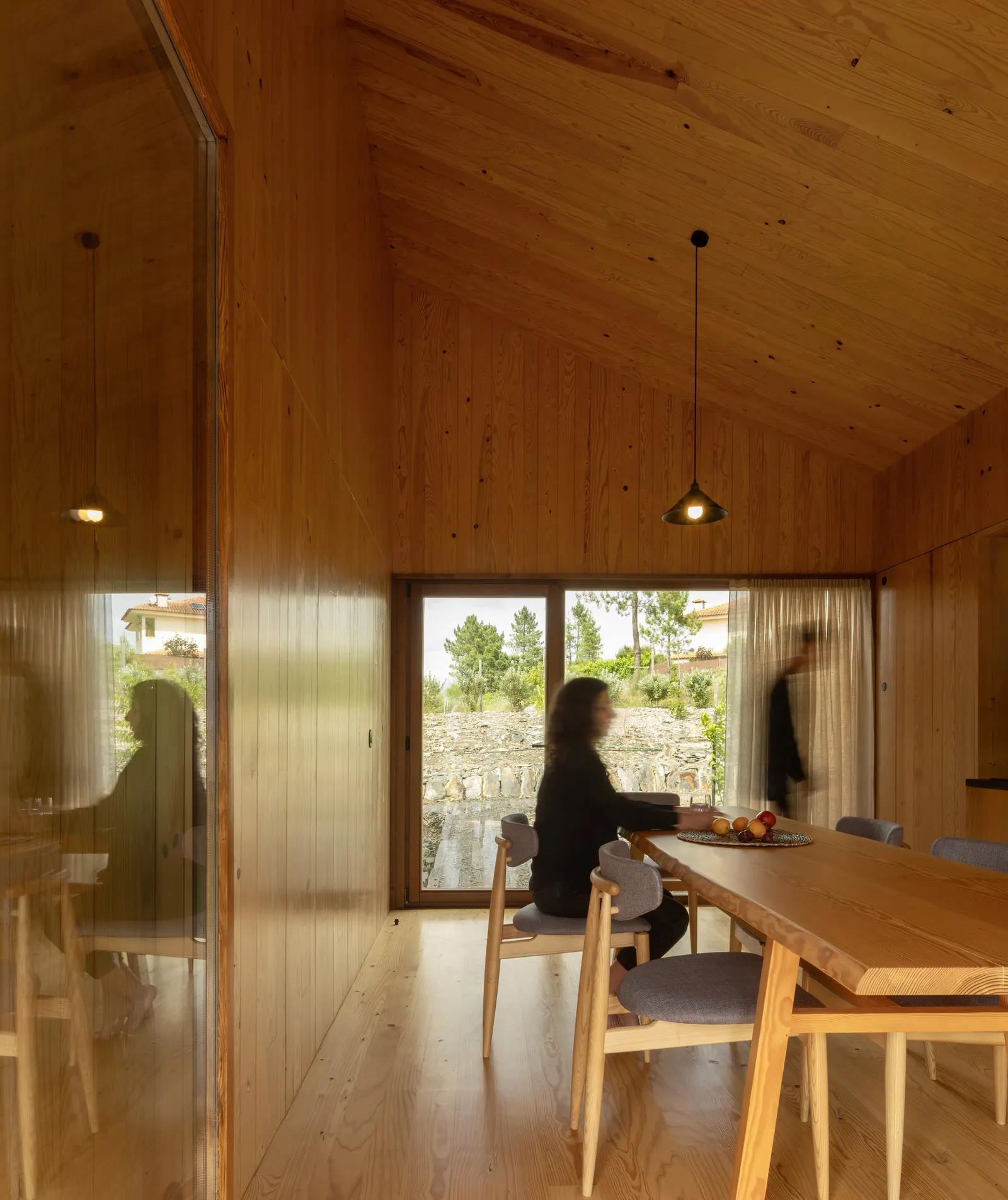 House Over the Hills / Diogo Aguiar Studio