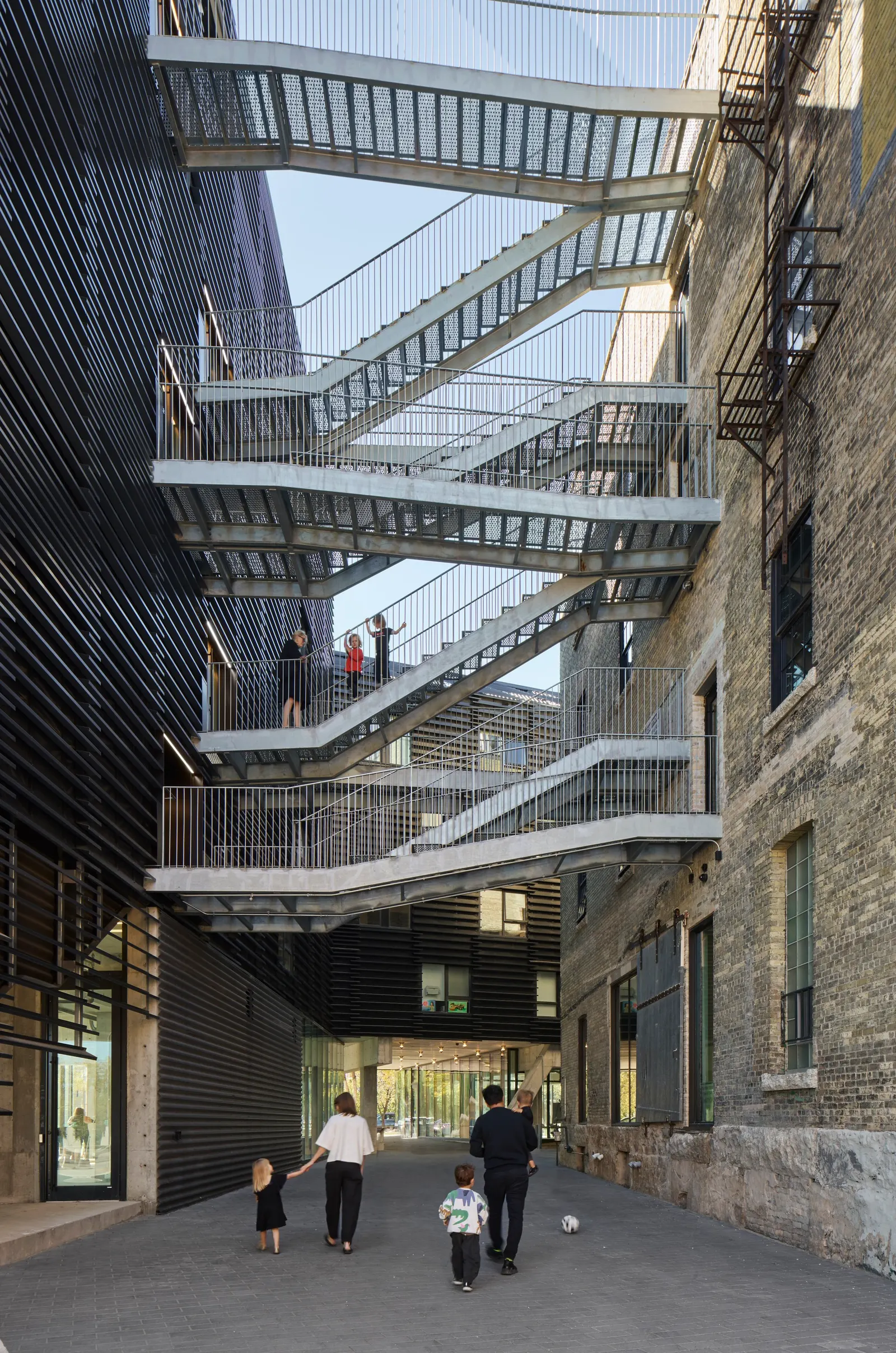 90/100 Mixed Use Project / 5468796 Architecture