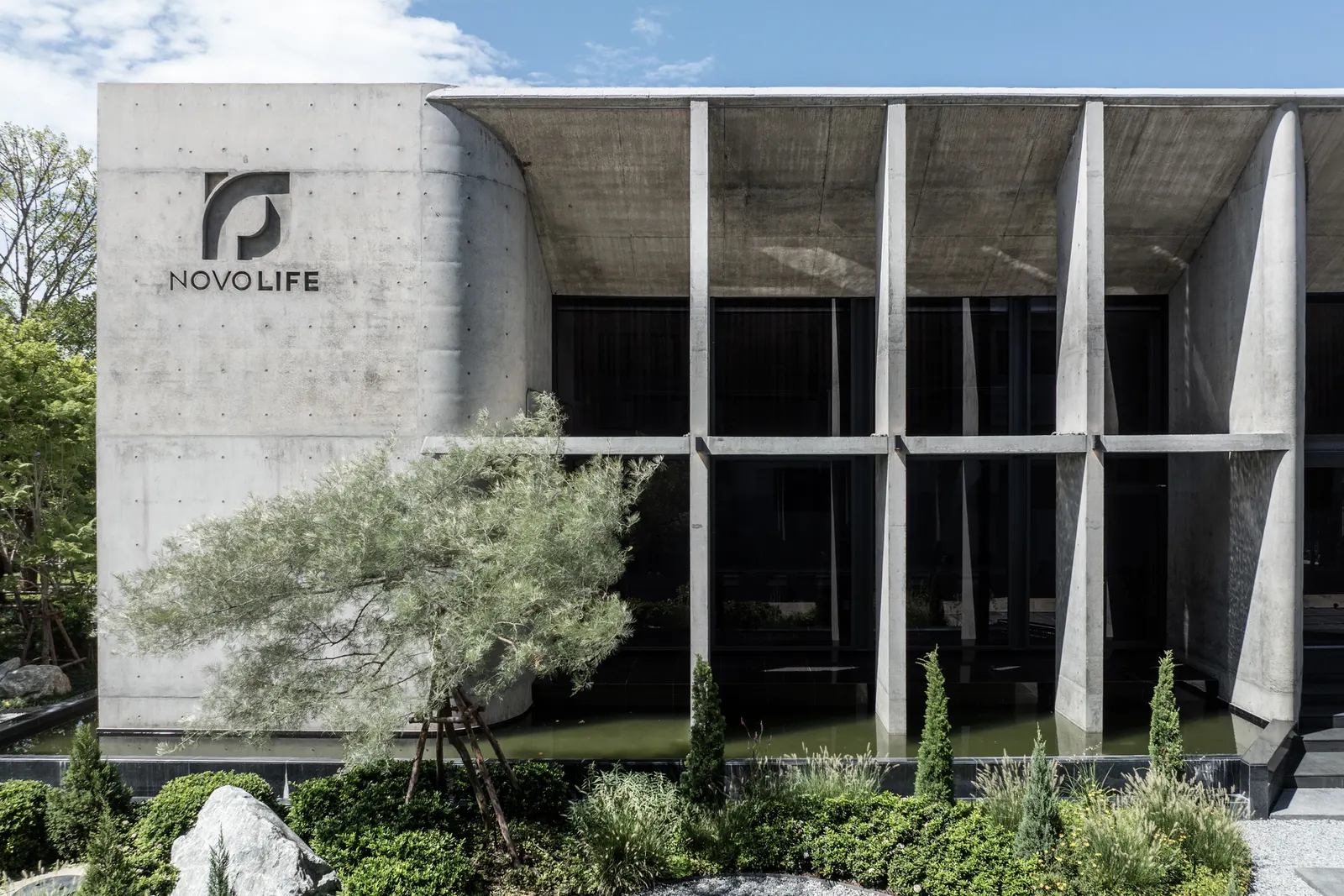 Novolife Headquarters Office / Studio Krubka