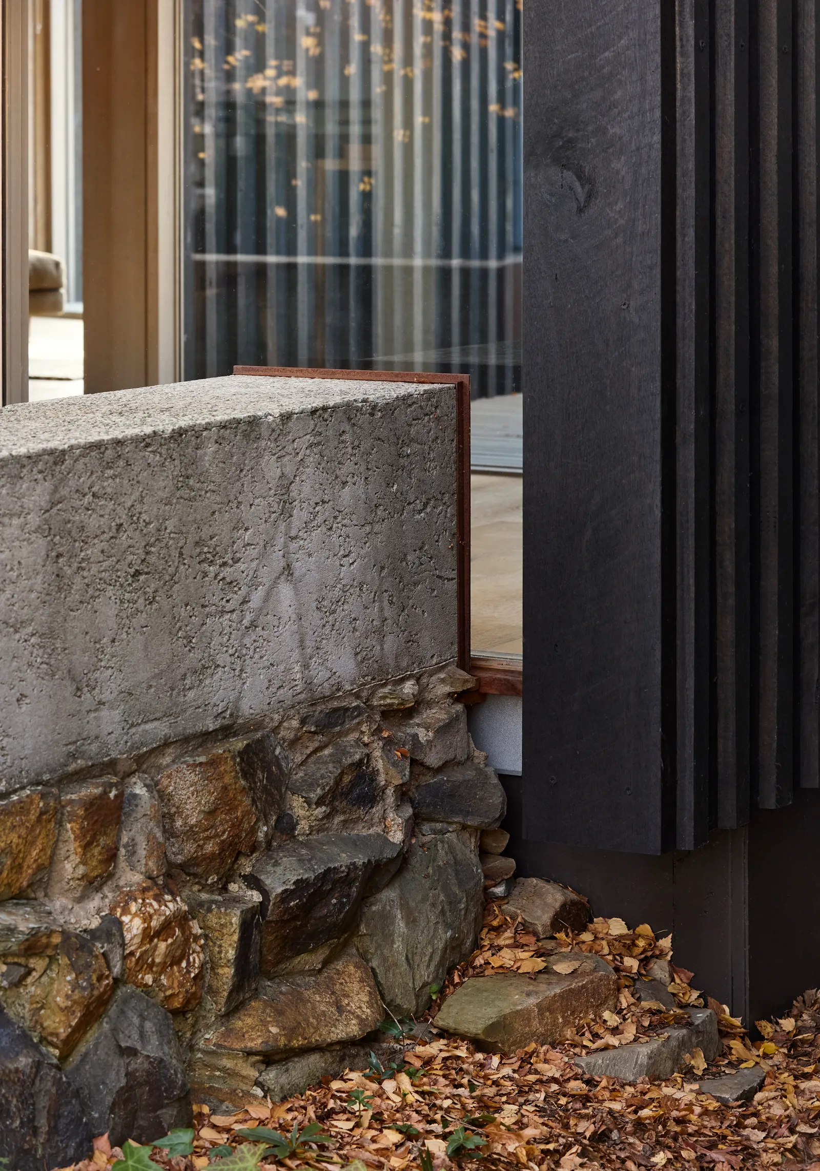 The Plinth House 2 / Luke Stanley Architects
