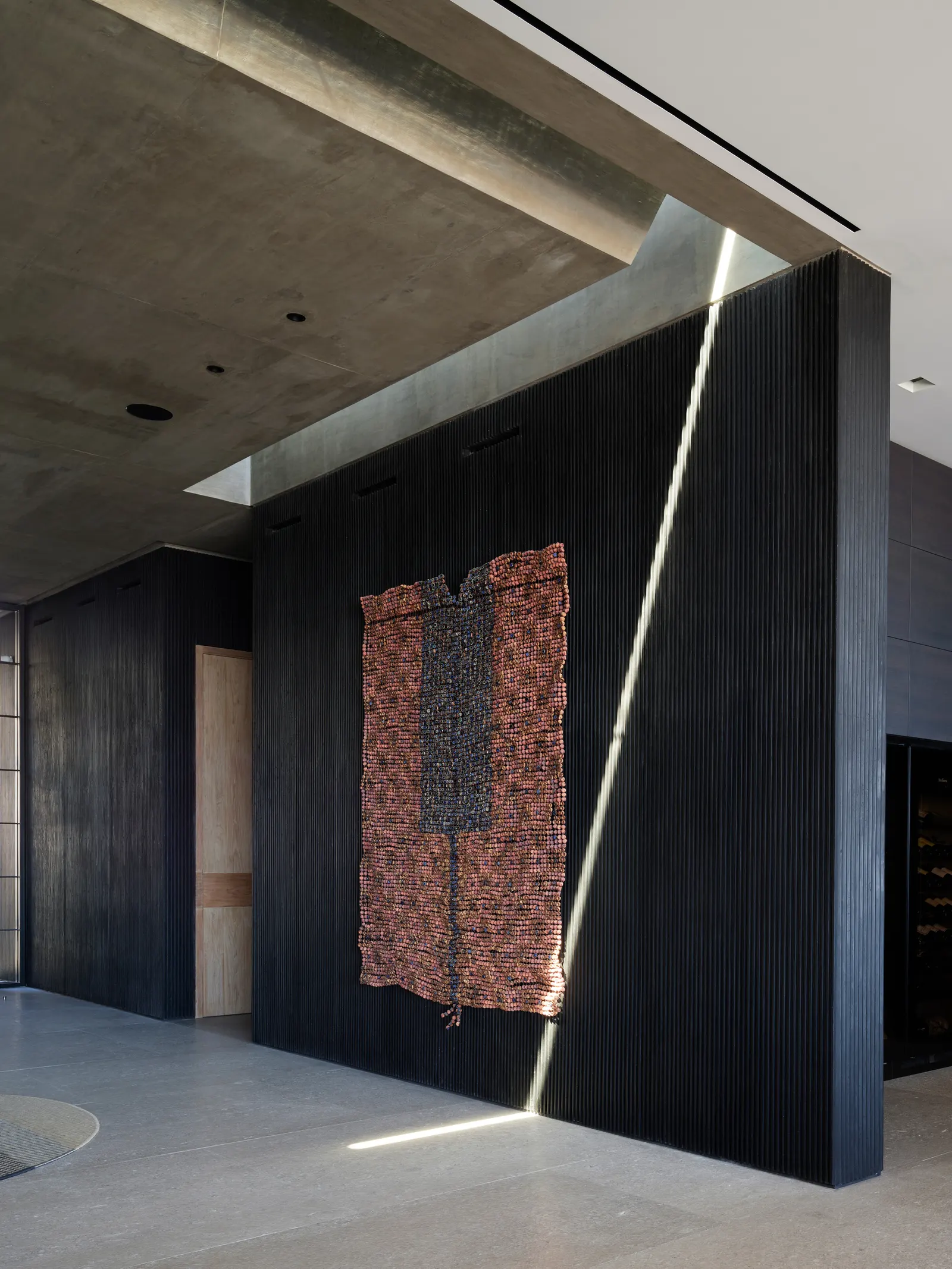 Casa Loto / Ezequiel Farca Studio: одноэтажная резиденция на участке с видом на океан