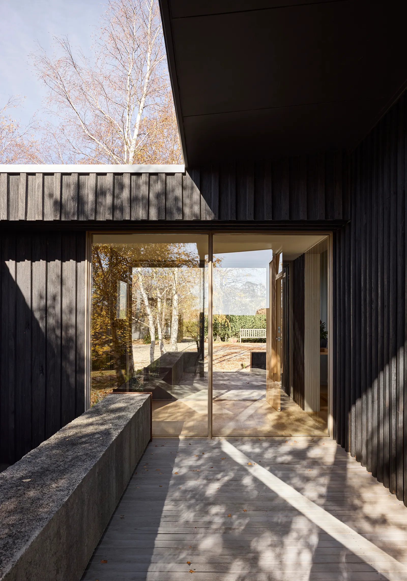 The Plinth House 2 / Luke Stanley Architects