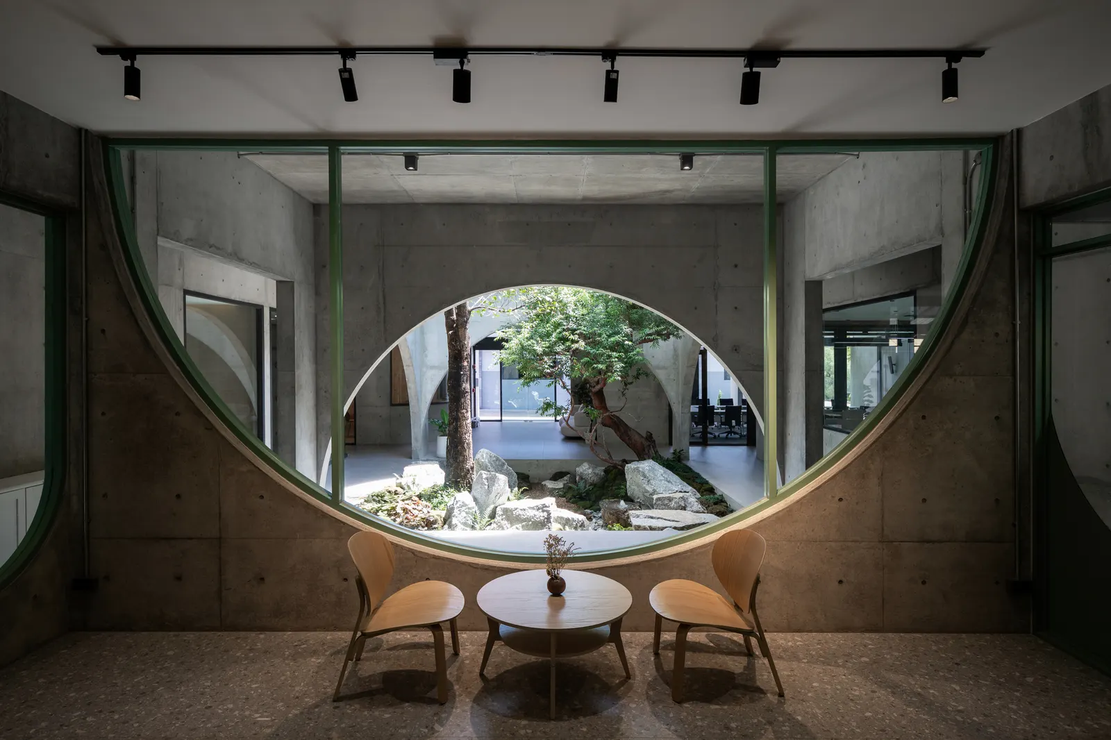 Novolife Headquarters Office / Studio Krubka