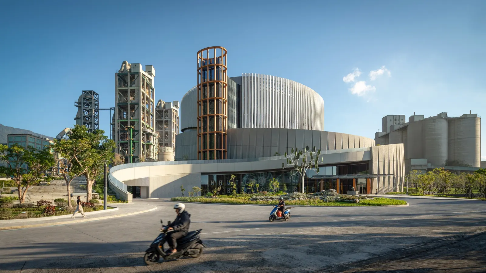 TCC DAKA Renewable Resource Recycling Center (RRRC) / KPF