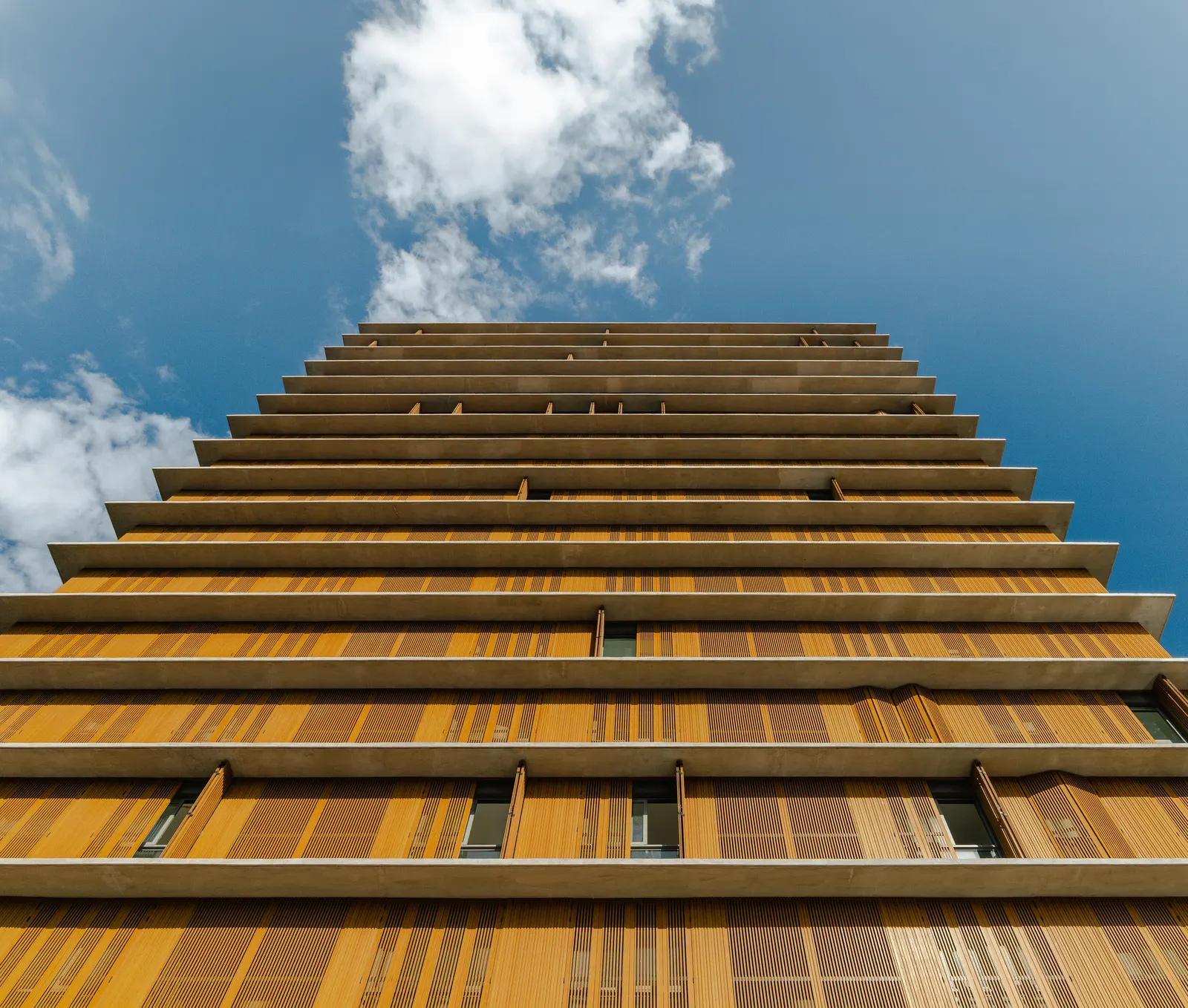 Tomaz Building / IDEIA1: жилой дом в Порту-Алегри с зелёными балконами