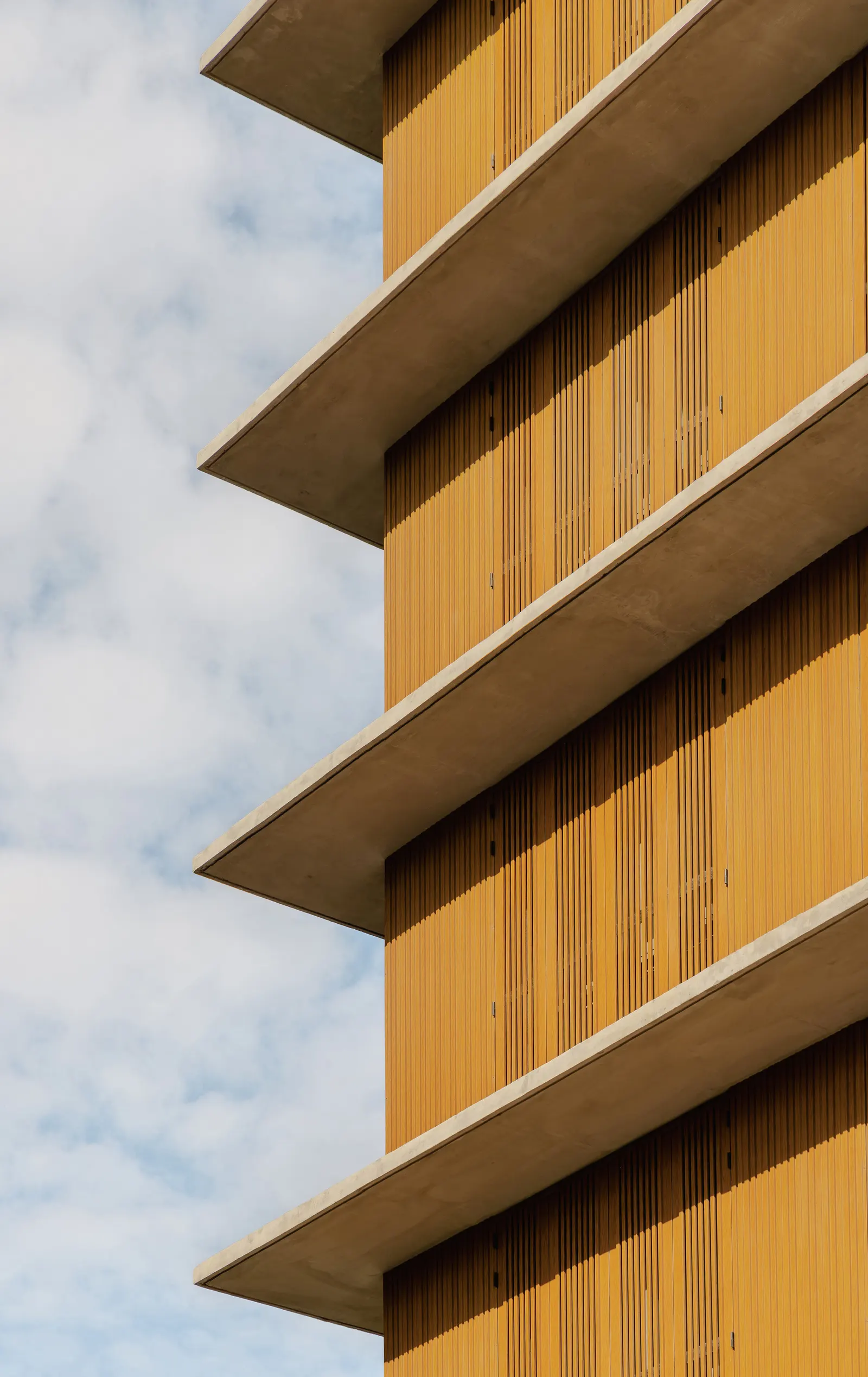 Tomaz Building / IDEIA1: жилой дом в Порту-Алегри с зелёными балконами
