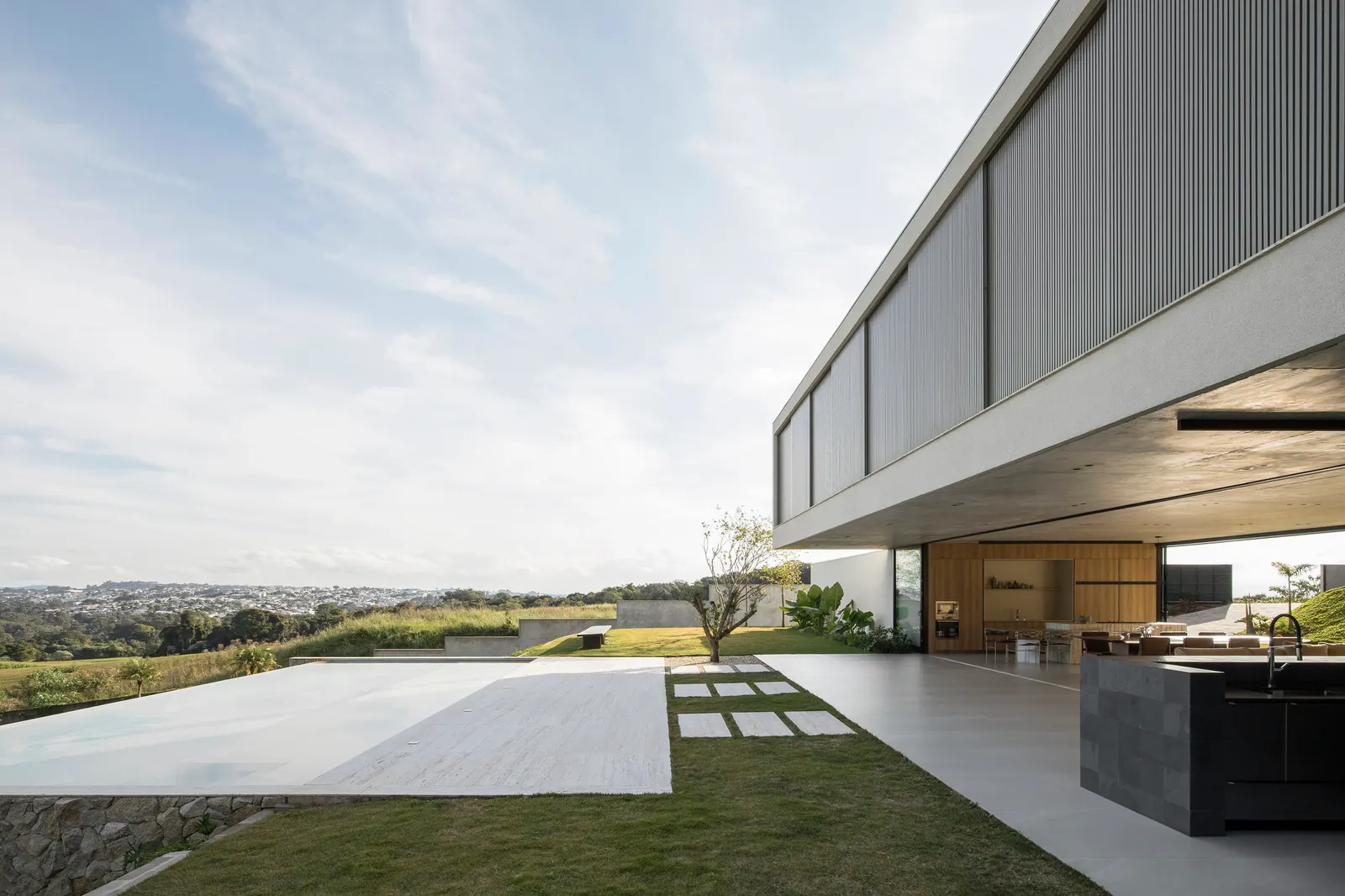 Bom Retiro House / Michel Macedo Arquitetos