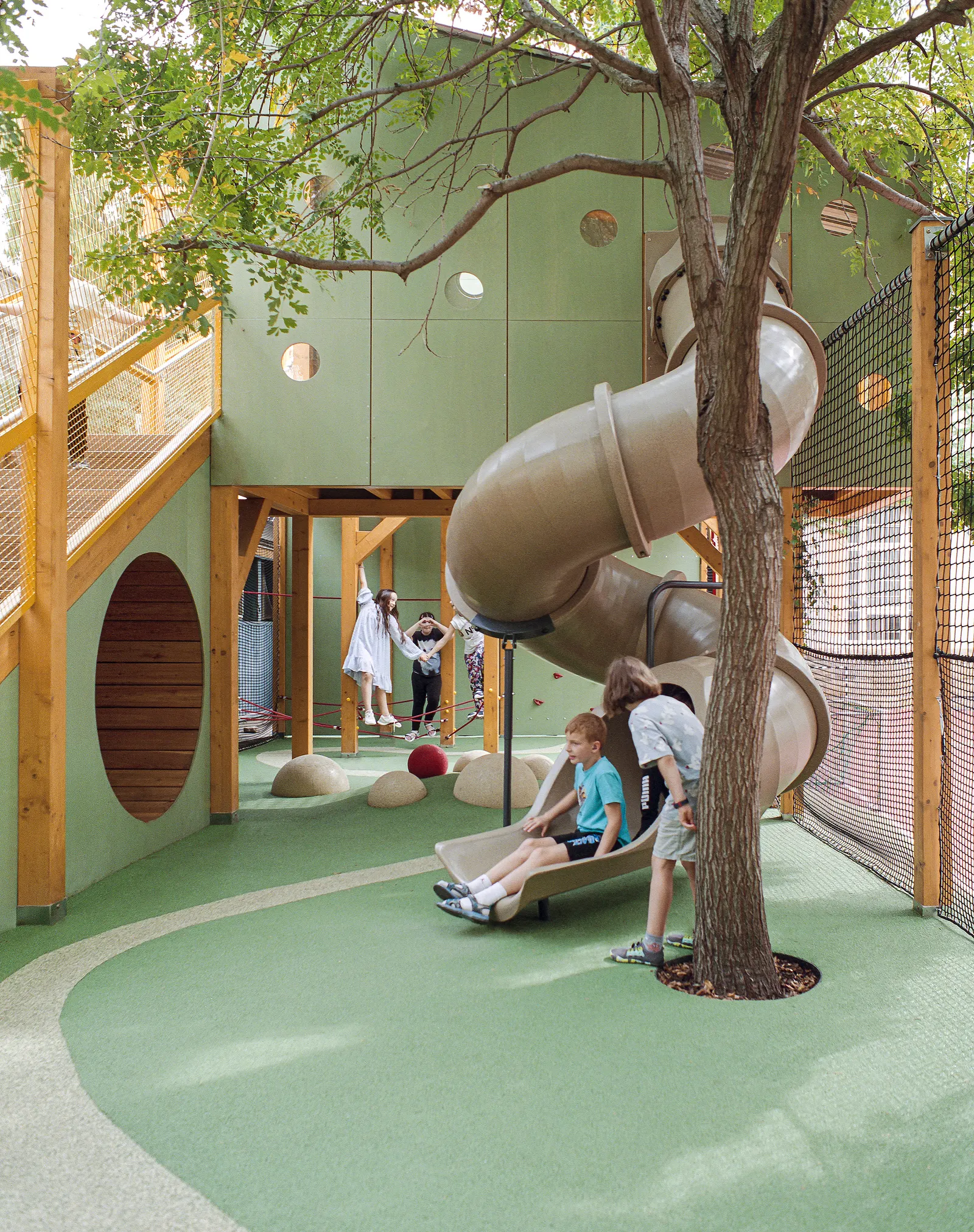The Vertical Playgarden / Studio KRAFT