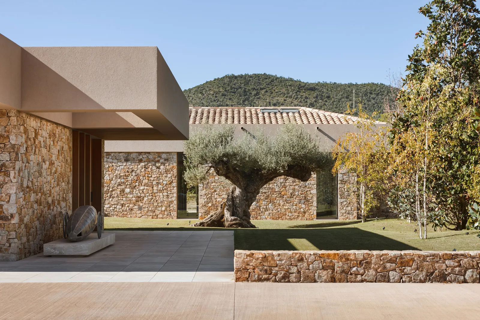 Mediterranean House / Dom Arquitectura
