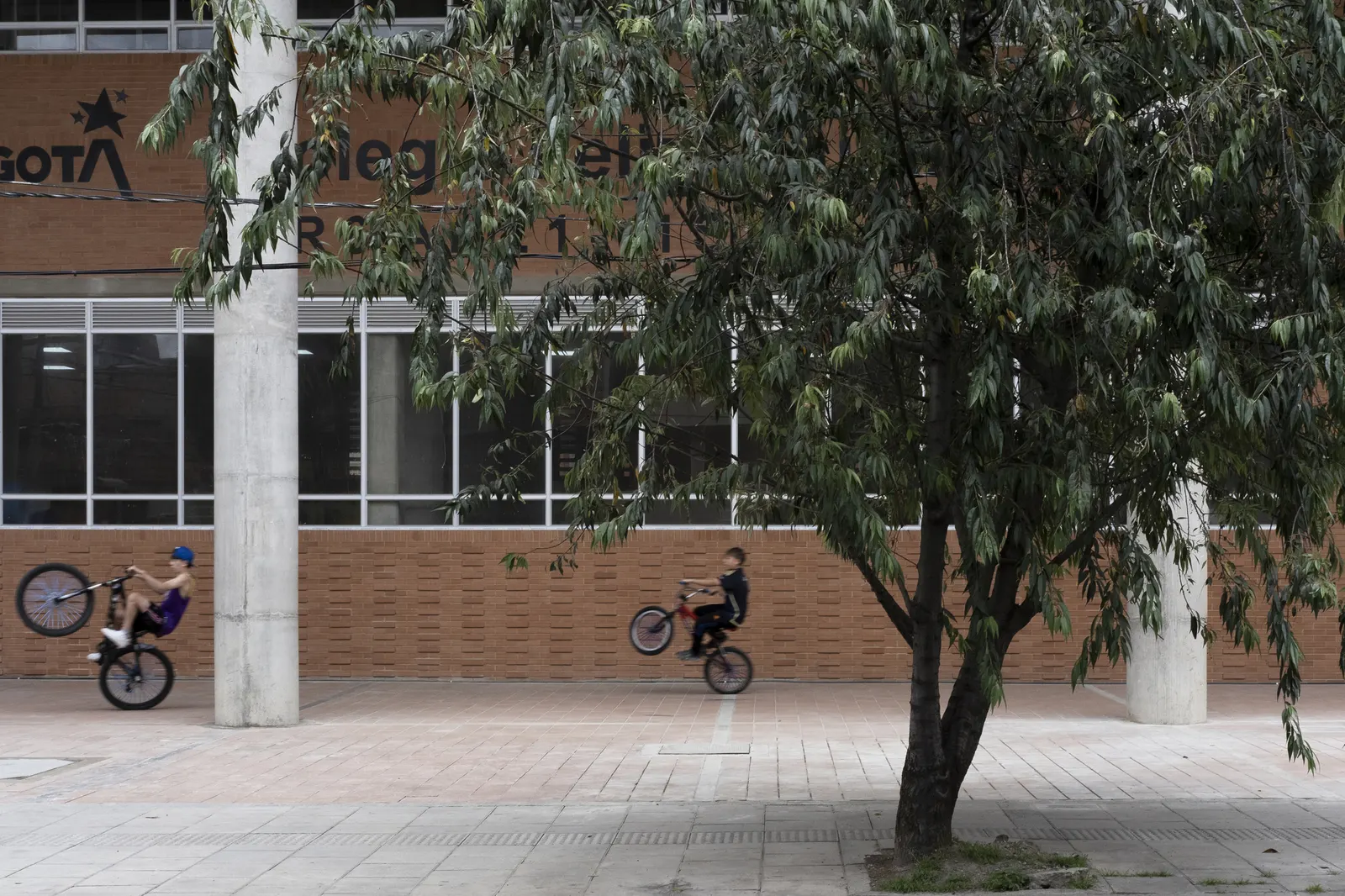Школа Feliza Bursztyn в Боготе / AR-AR (Martínez Arquitectura)